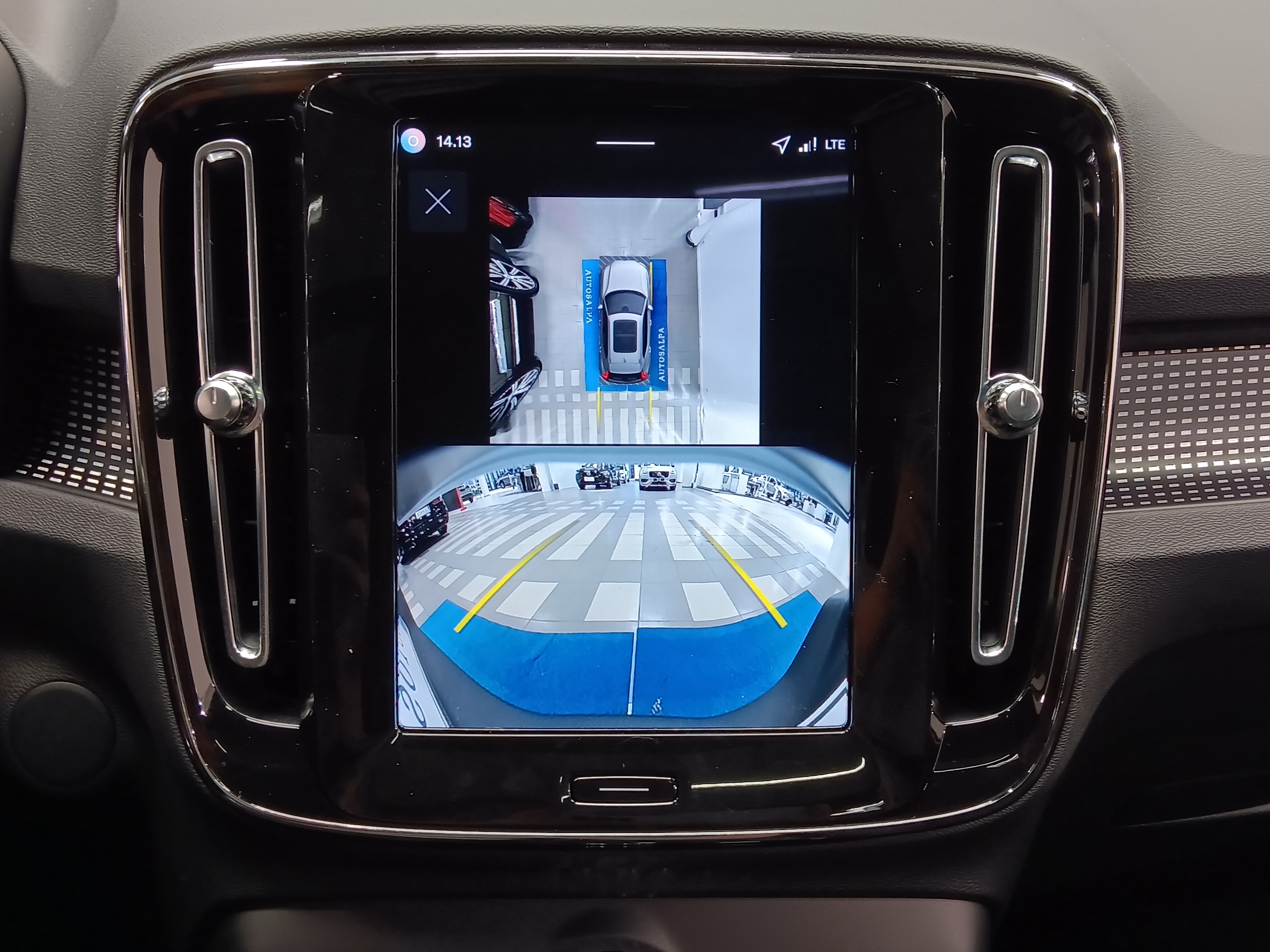 Volvo EX40 TWIN ULTRA.