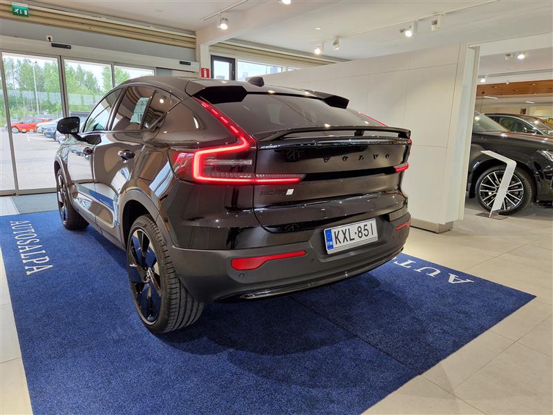 Volvo EC40 TWIN PERFORMANCE ULTRA BLACK EDITION.