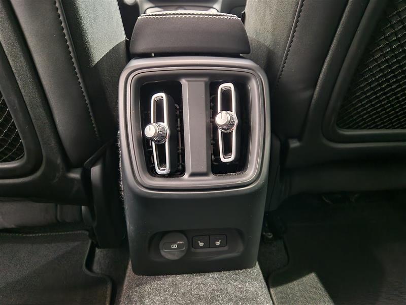 Volvo EC40 TWIN PERFORMANCE ULTRA BLACK EDITION.