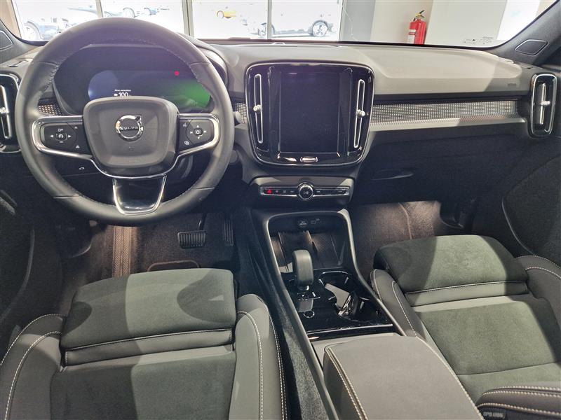 Volvo EC40 TWIN PERFORMANCE ULTRA BLACK EDITION.
