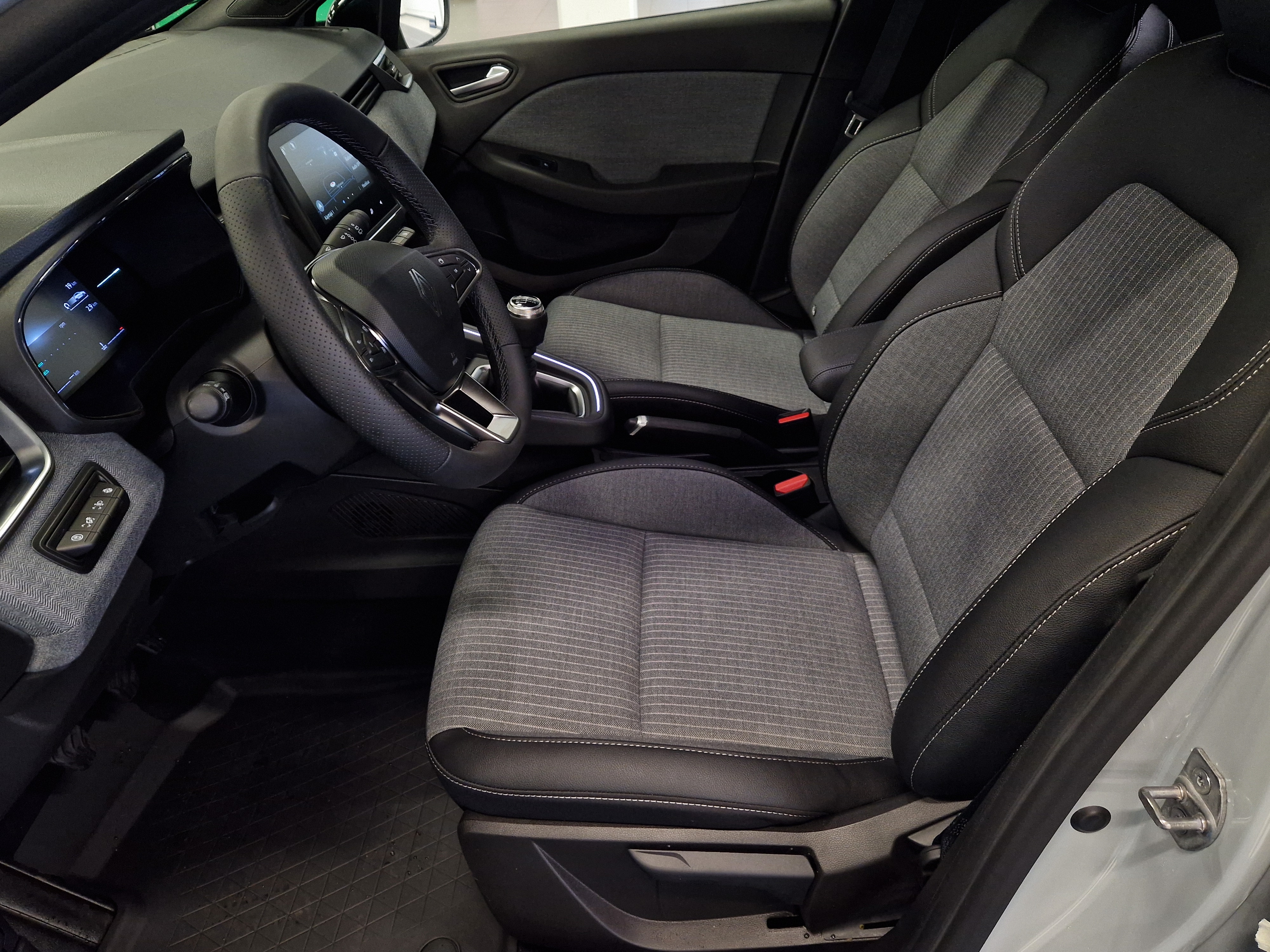 Renault Clio TCe 90 techno 2024, kuva 4/12