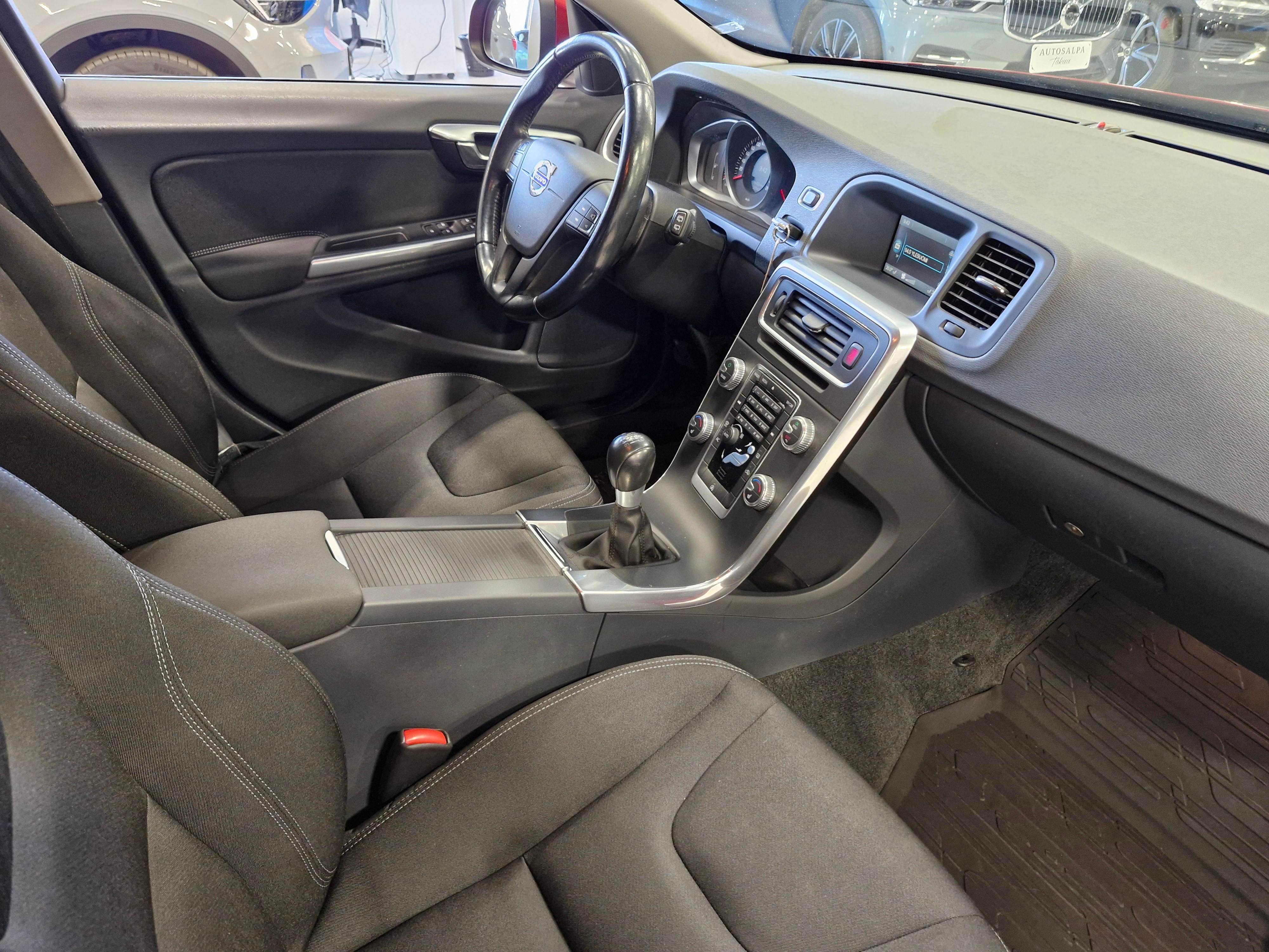 Volvo V60 D2 KINETIC EDITION