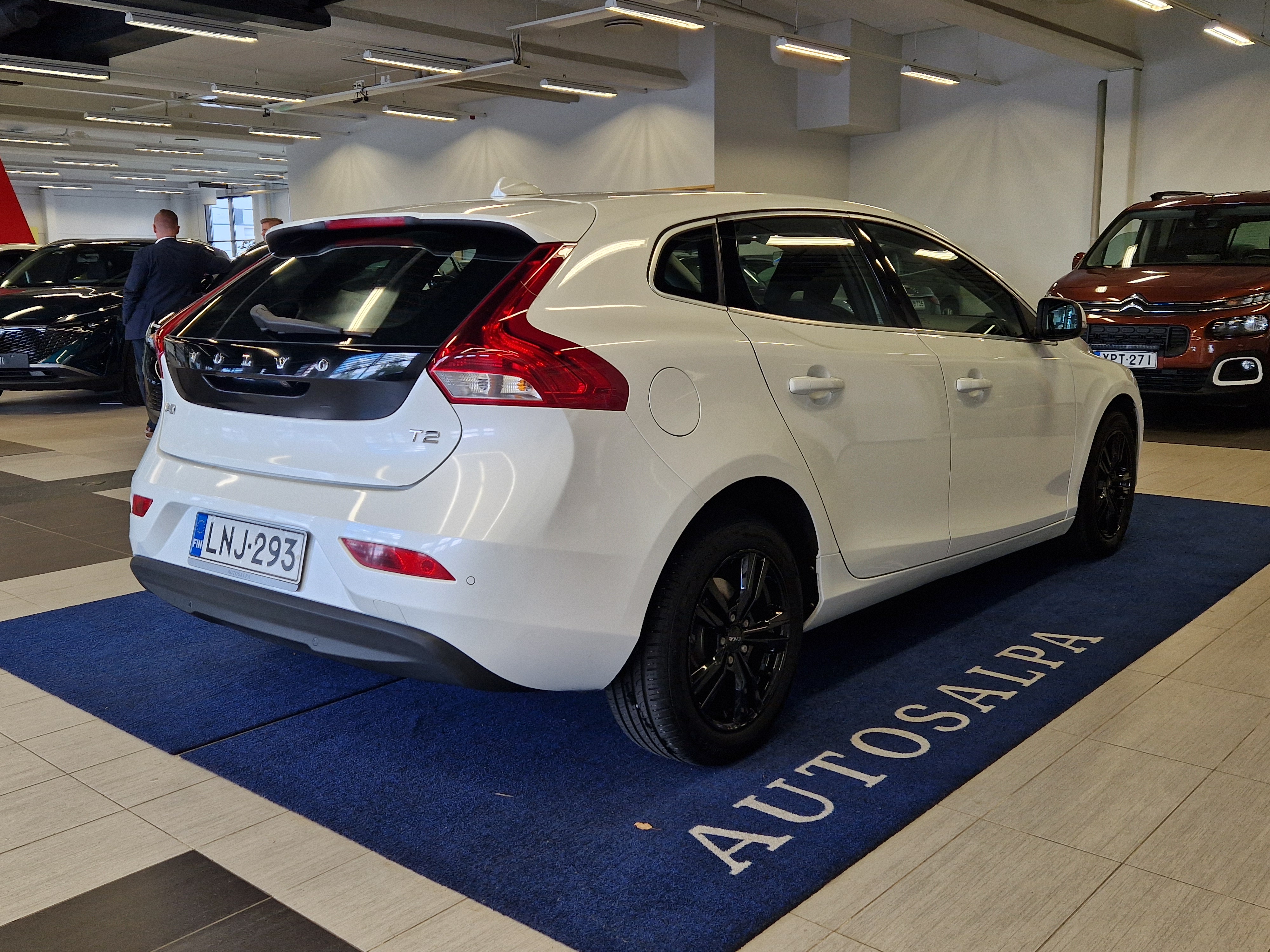 Volvo V40 T2 Momentum aut. 2016, kuva 2/12