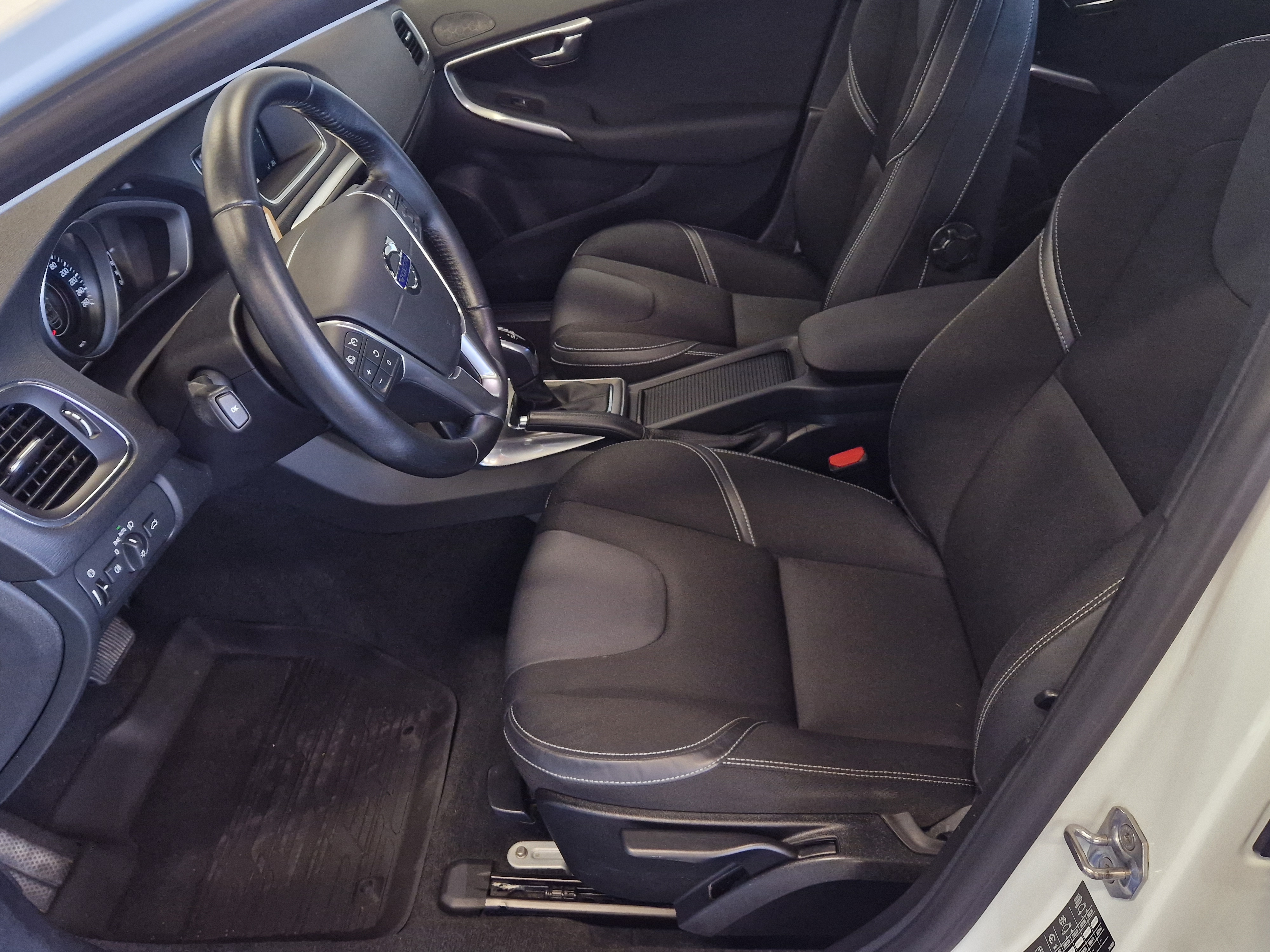 Volvo V40 T2 Momentum aut. 2016, kuva 4/12