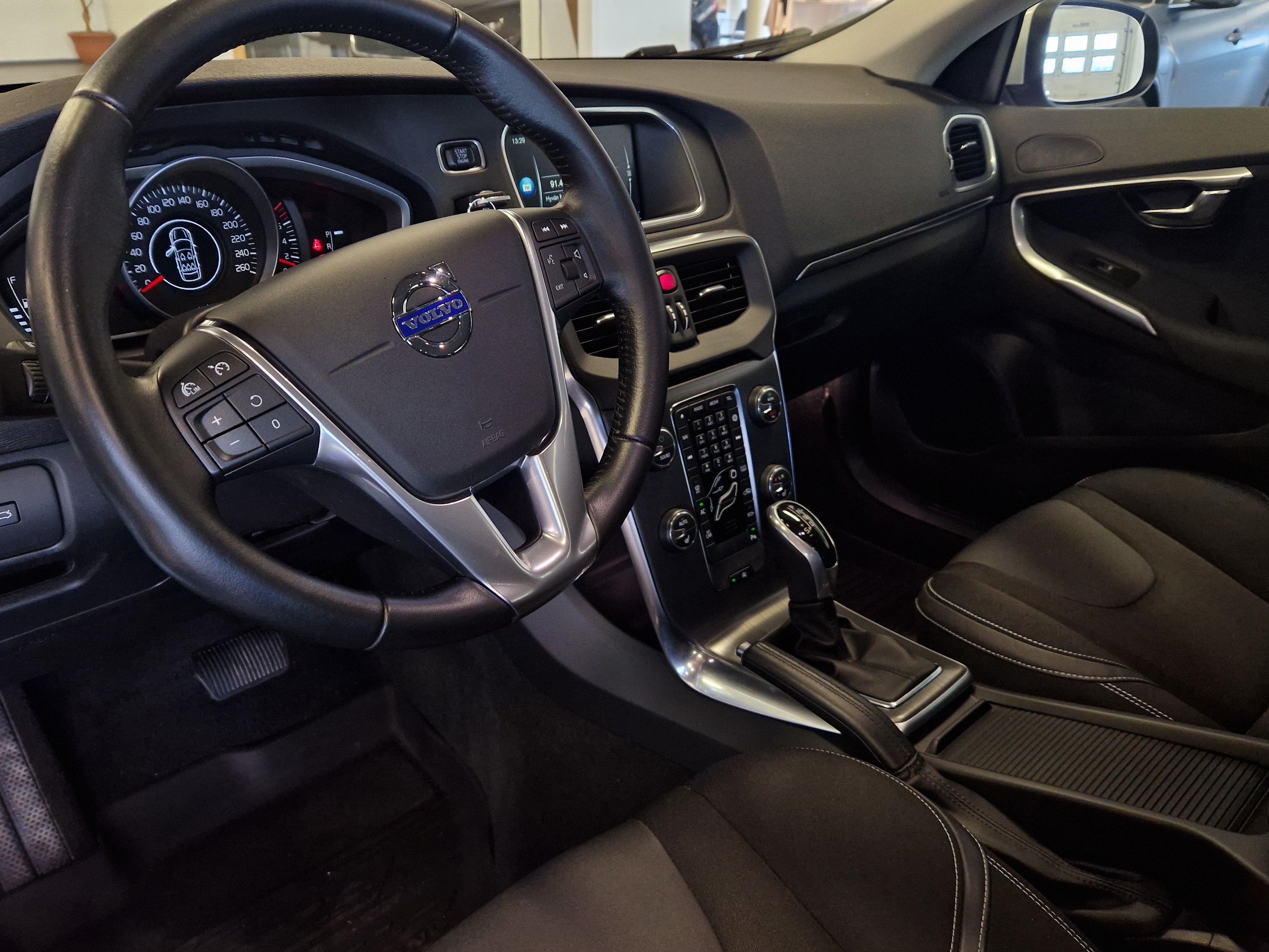 Volvo V40 T2 Momentum aut. 2016, kuva 5/12