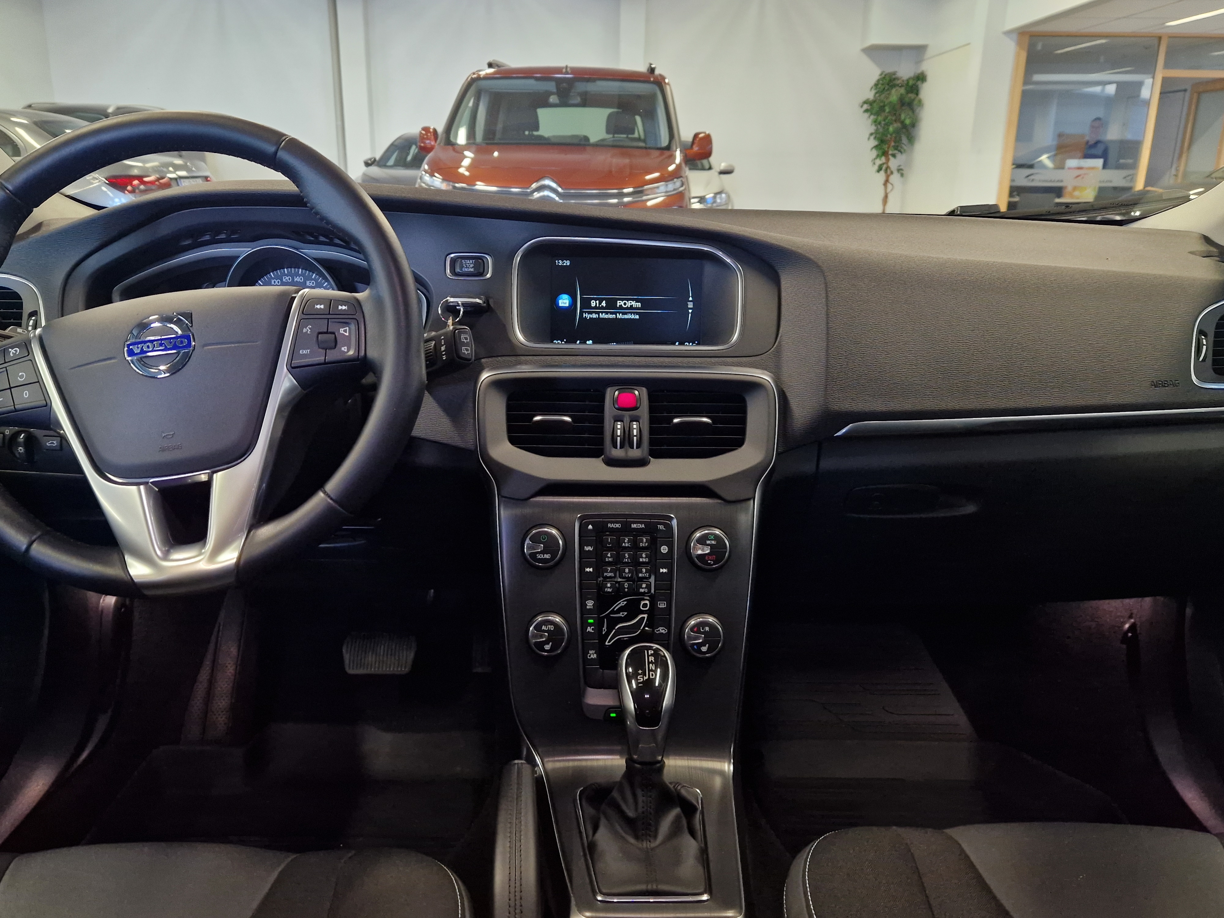 Volvo V40 T2 Momentum aut. 2016, kuva 6/12