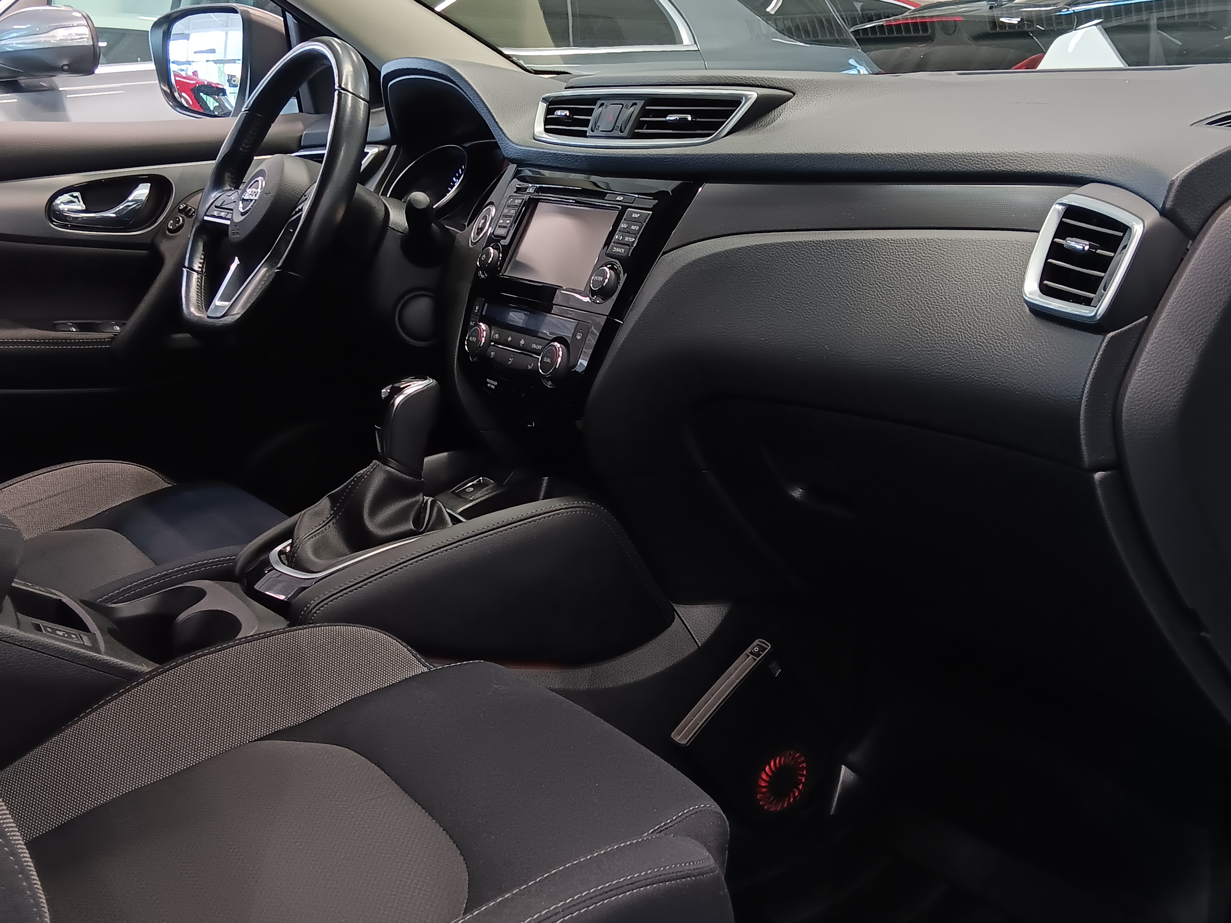 Nissan QASHQAI DIG-T 115 N-CONNECTA 2WD XTRONIC