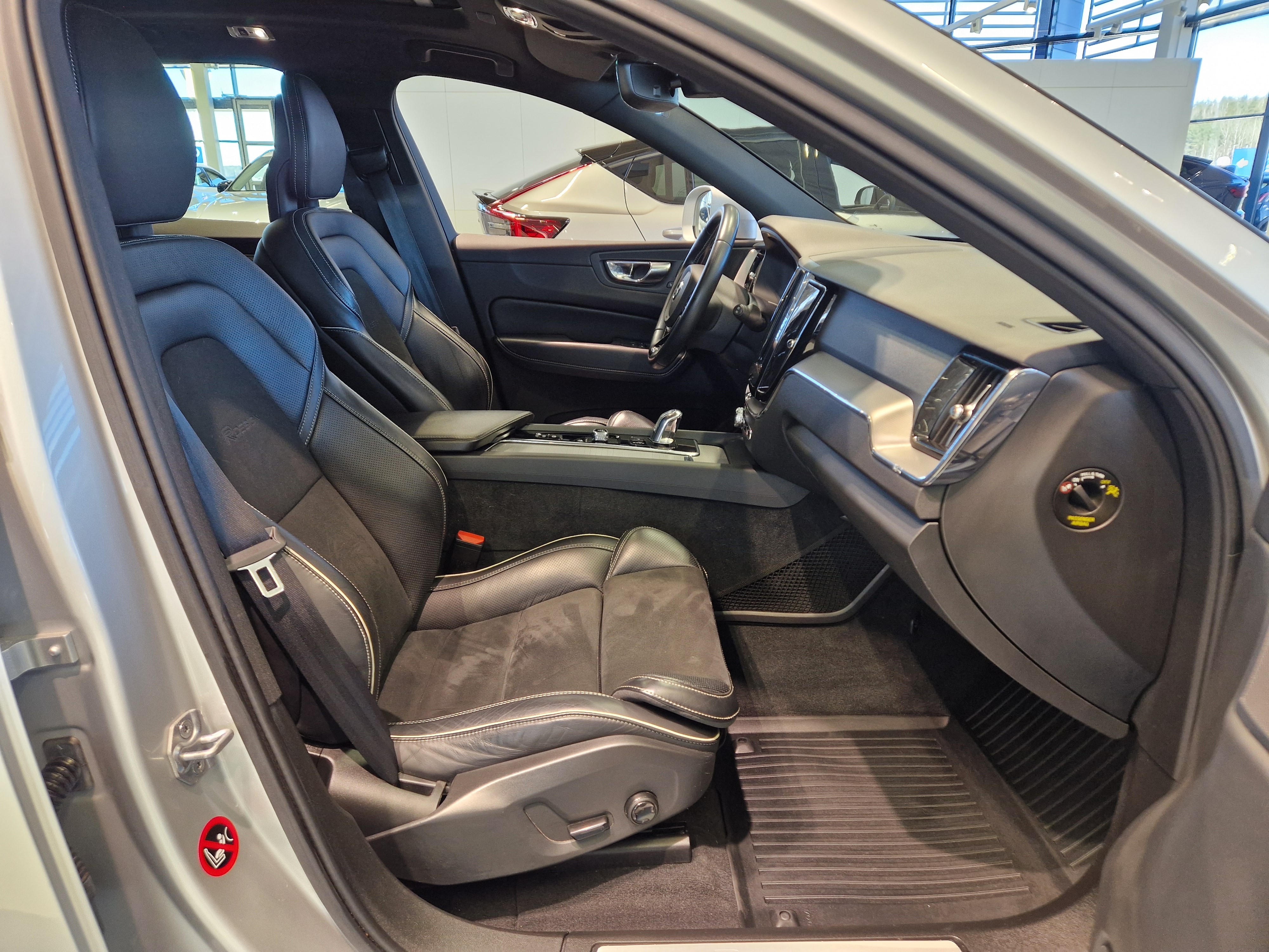 Volvo XC60 T8 AWD R-DESIGN TAKUU 12KK/20TKM