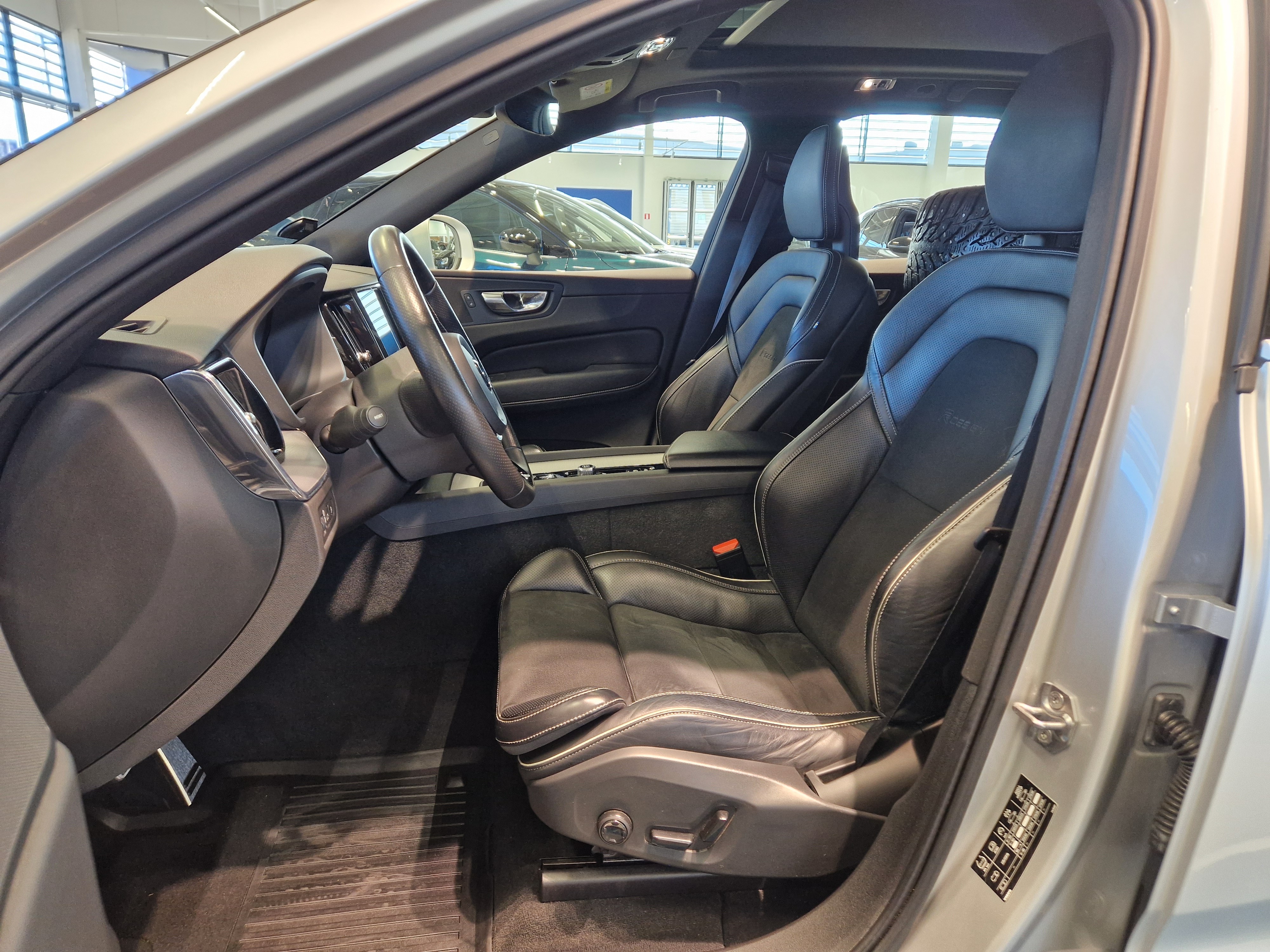 Volvo XC60 T8 AWD R-DESIGN TAKUU 12KK/20TKM