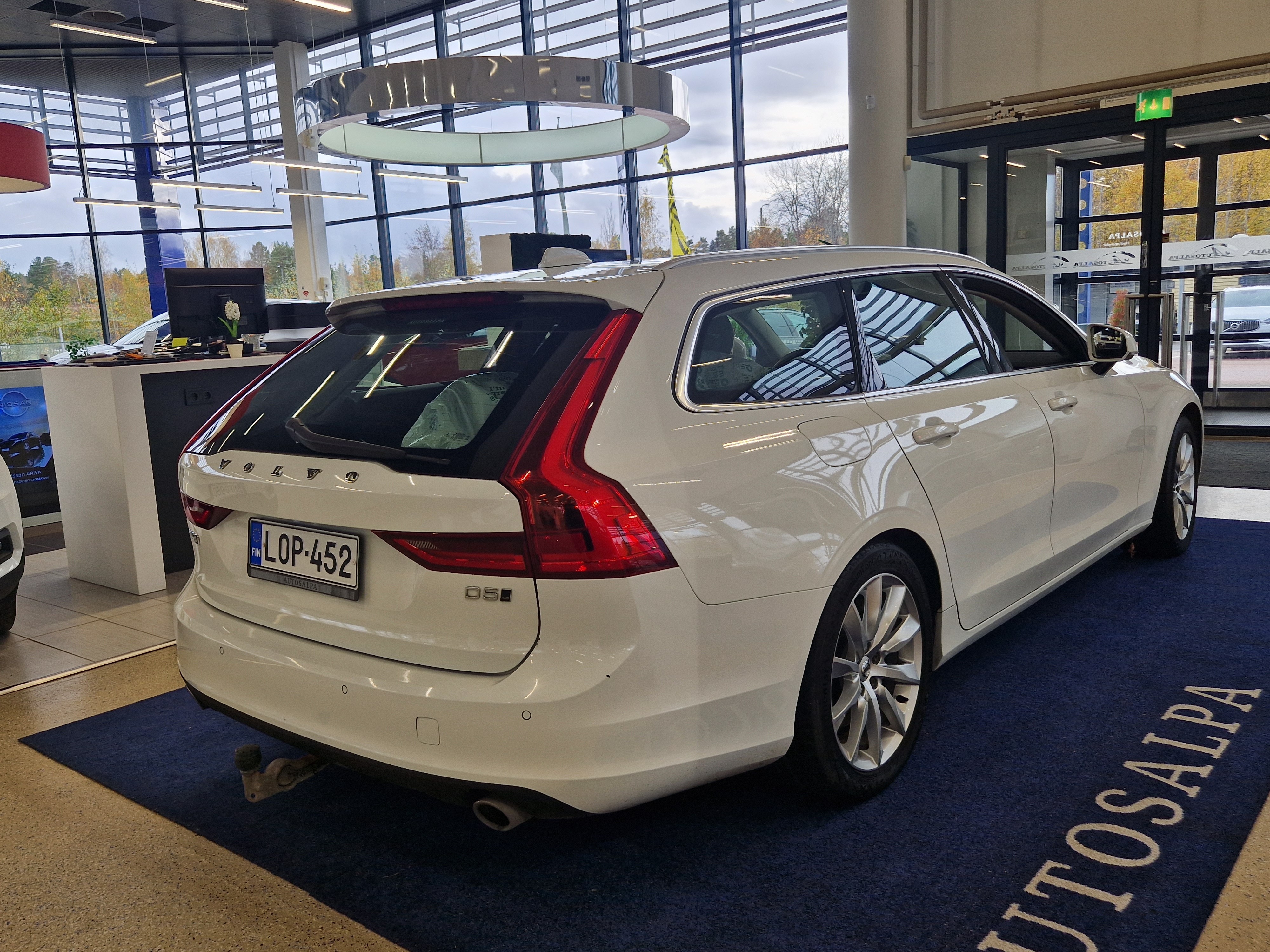Volvo V90 D5 AWD Business aut 2018, bild 3/17