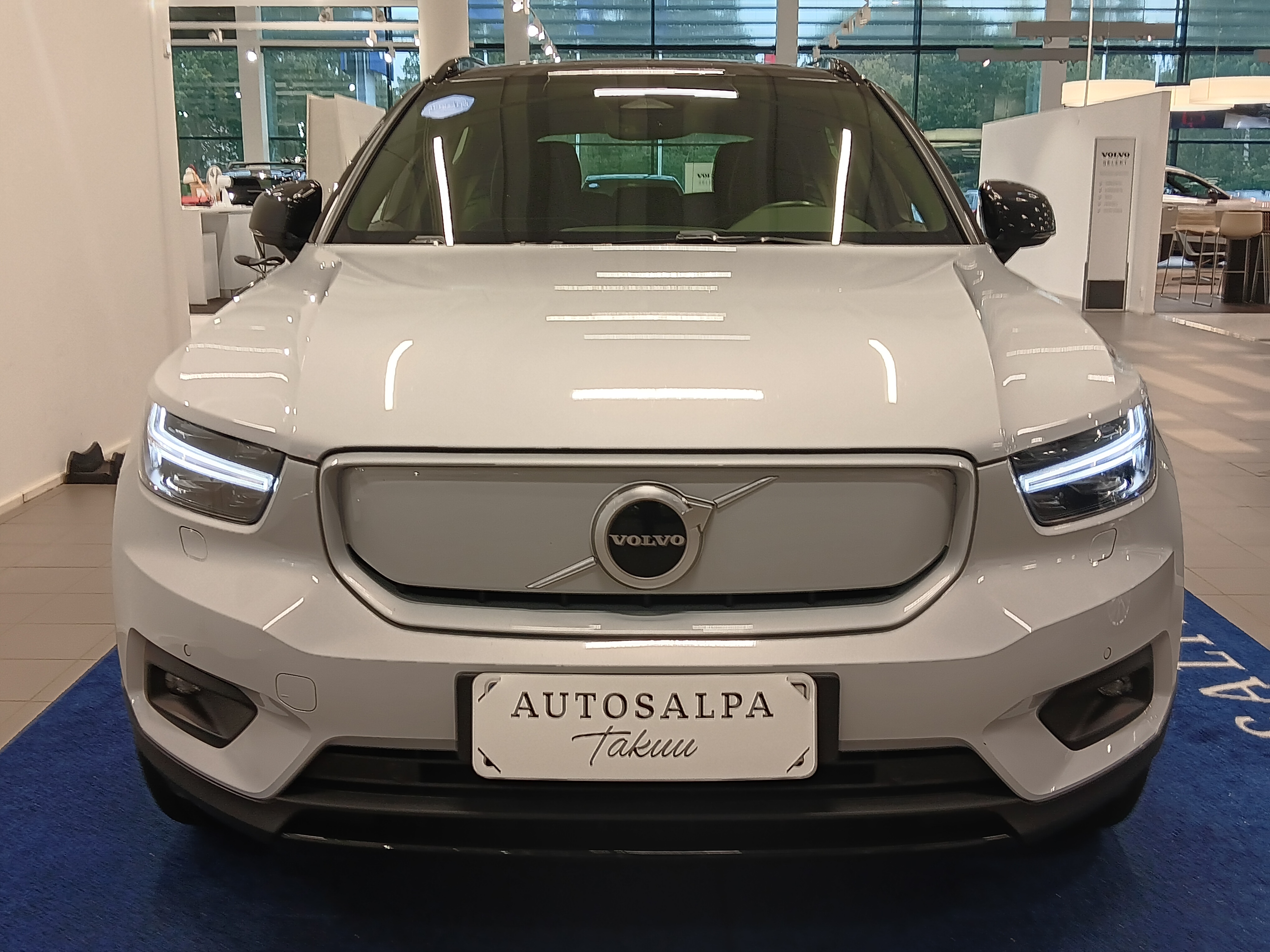 Volvo XC40 P8 AWD R-Design 2021, photo 2/25