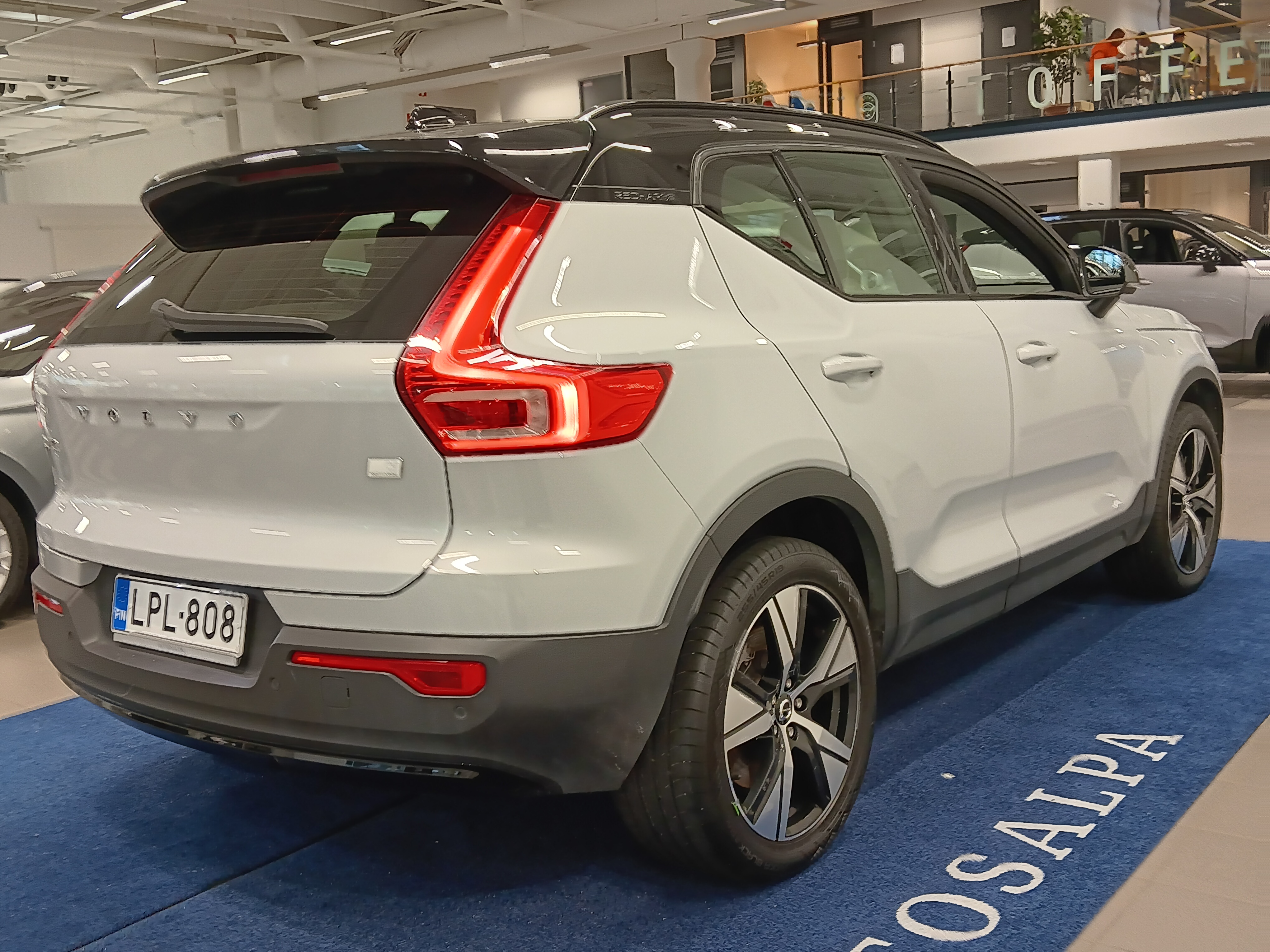 Volvo XC40 P8 AWD R-Design 2021, photo 3/25