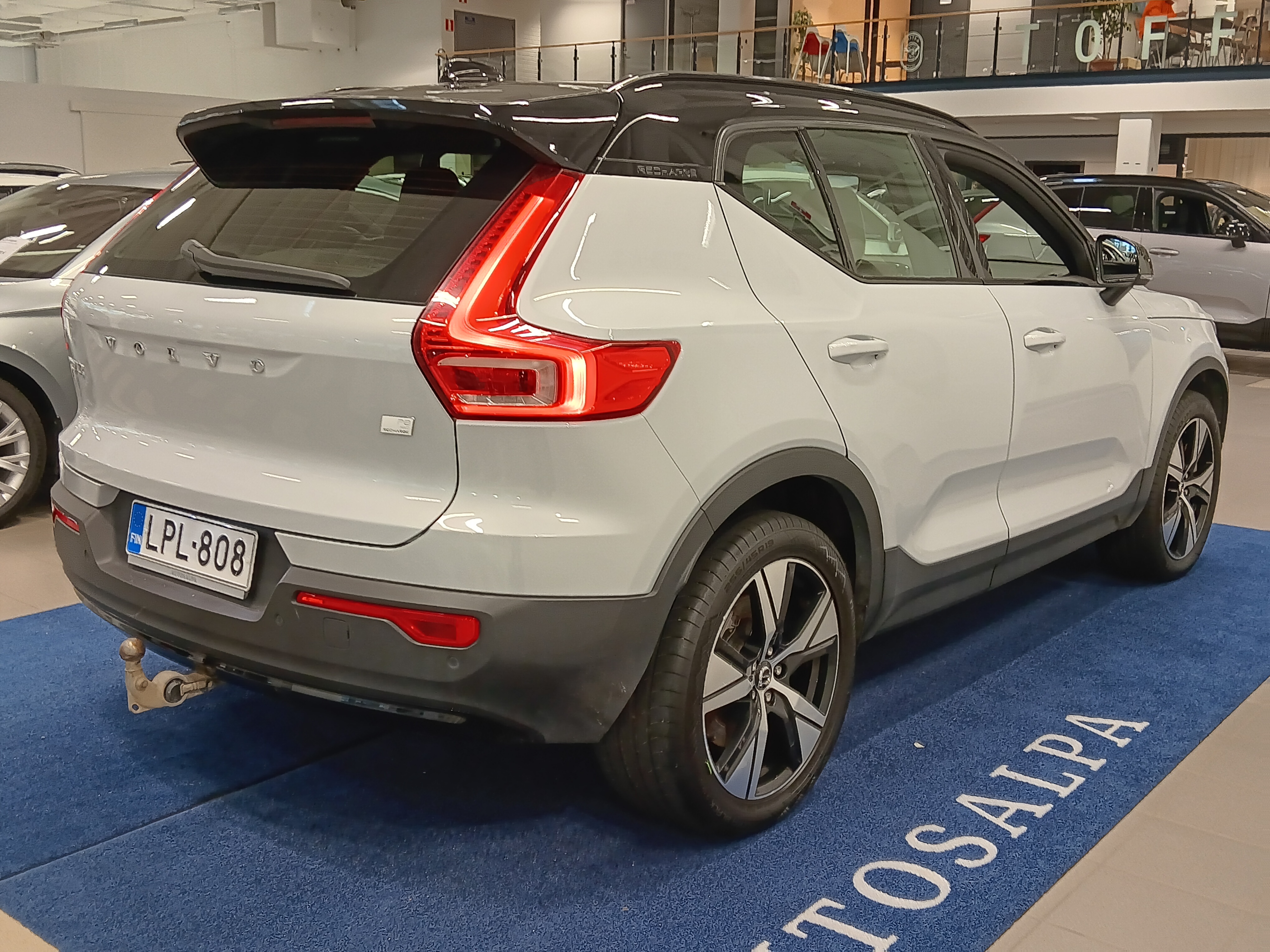Volvo XC40 P8 AWD R-Design 2021, photo 4/25