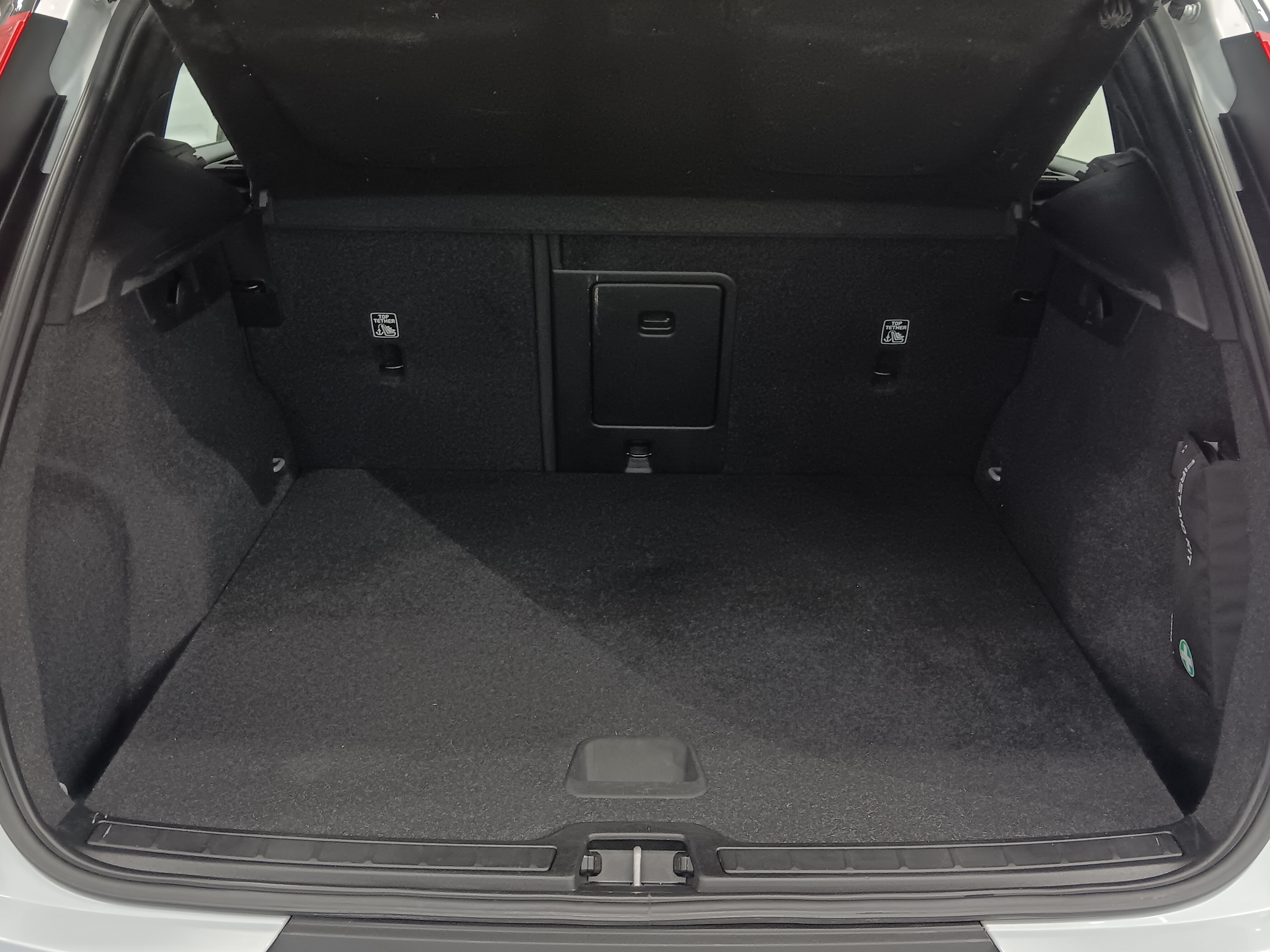 Volvo XC40 P8 AWD R-Design 2021, photo 7/25