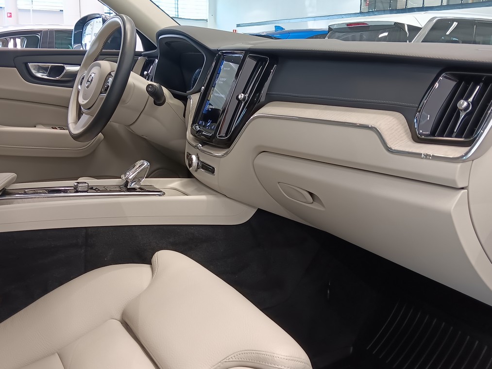 Volvo XC60 B4 AWD D-MHEV BUSINESS INSCRIPTION AUT