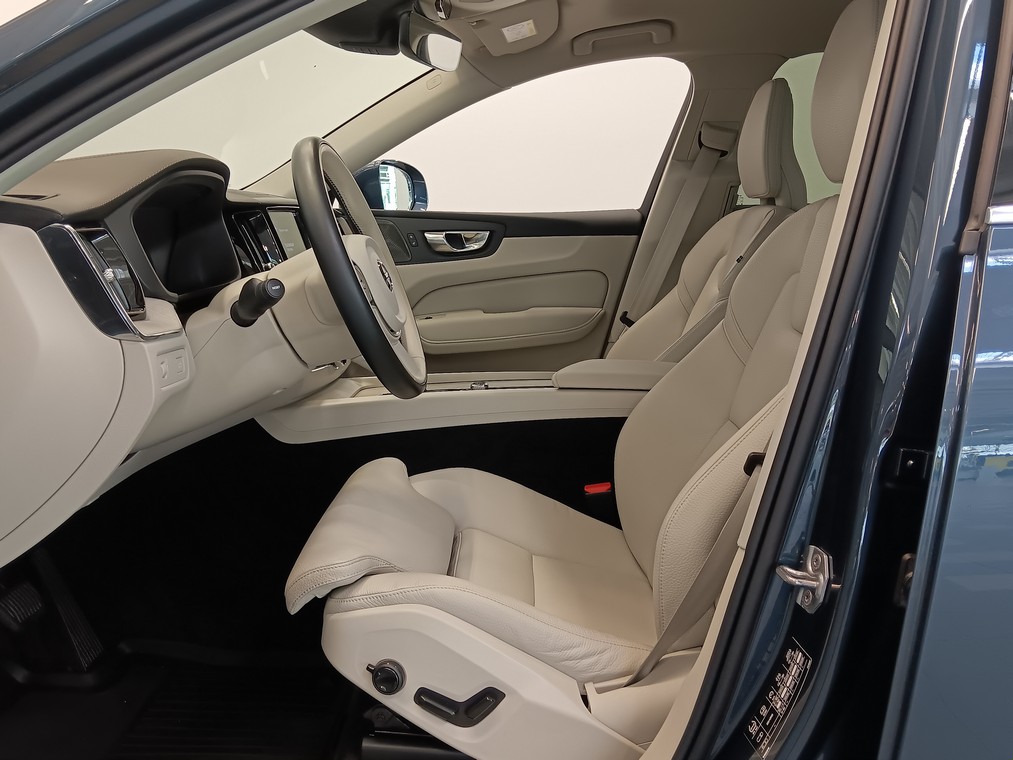 Volvo XC60 B4 AWD D-MHEV BUSINESS INSCRIPTION AUT