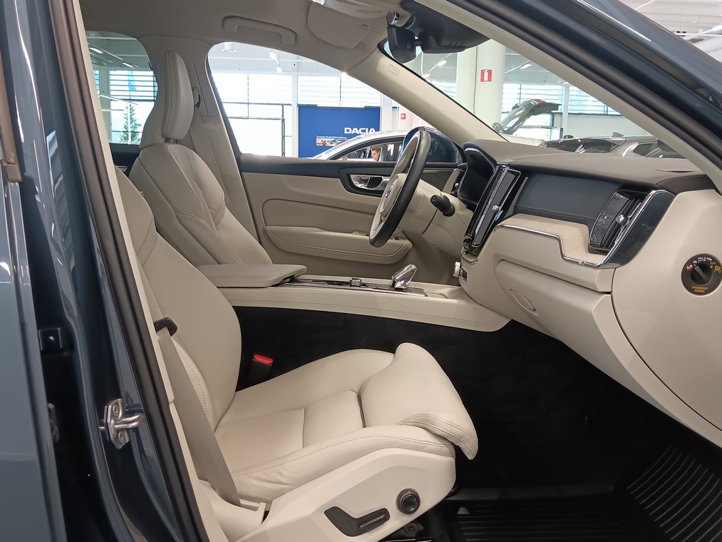 Volvo XC60 B4 AWD D-MHEV BUSINESS INSCRIPTION AUT