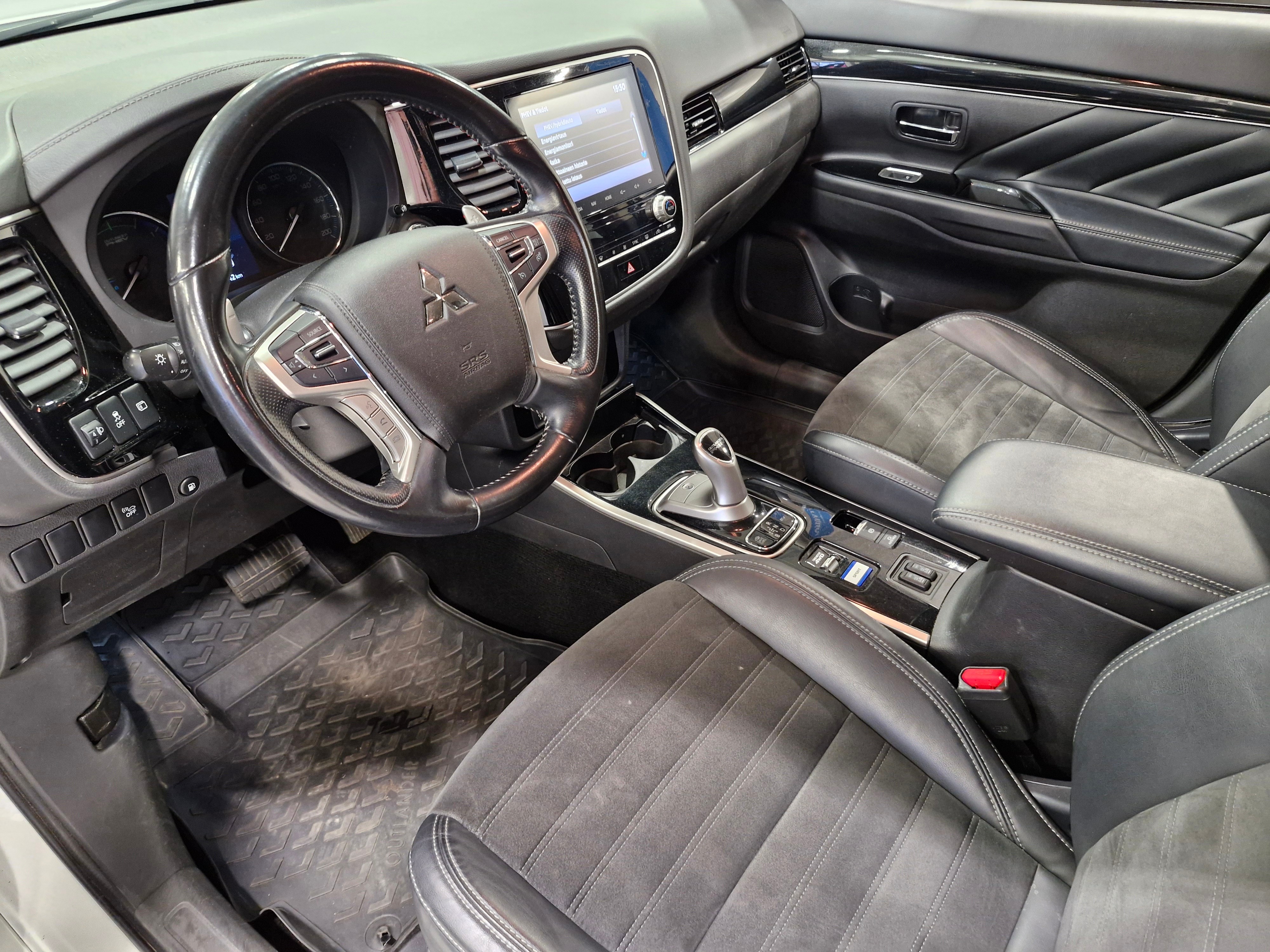 Mitsubishi OUTLANDER PHEV ACTIVE 4WD 5P