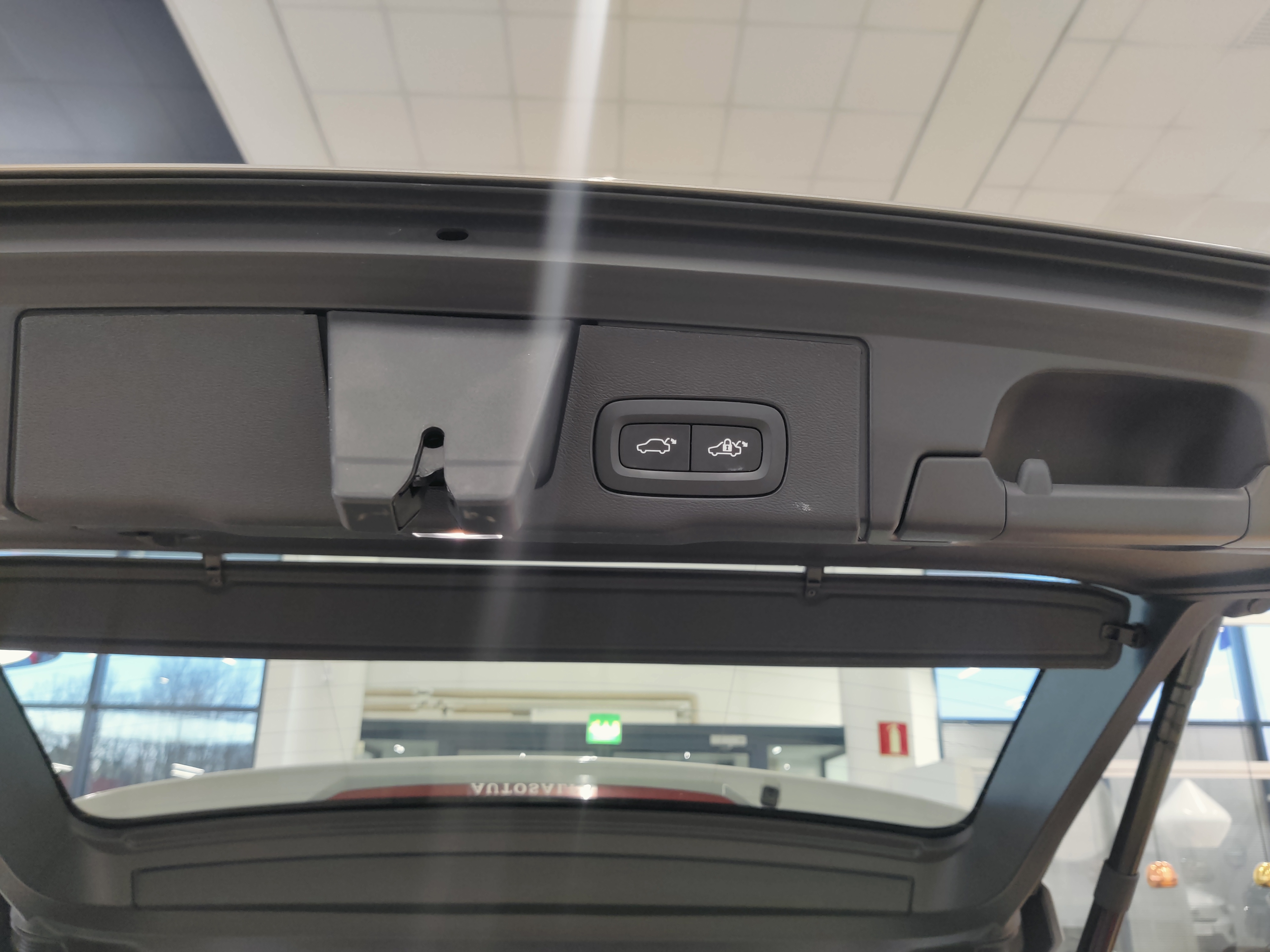 Volvo XC60 T8 AWD LONG RANGE PLUS BRIGHTTAKUU 24KK/40TKM