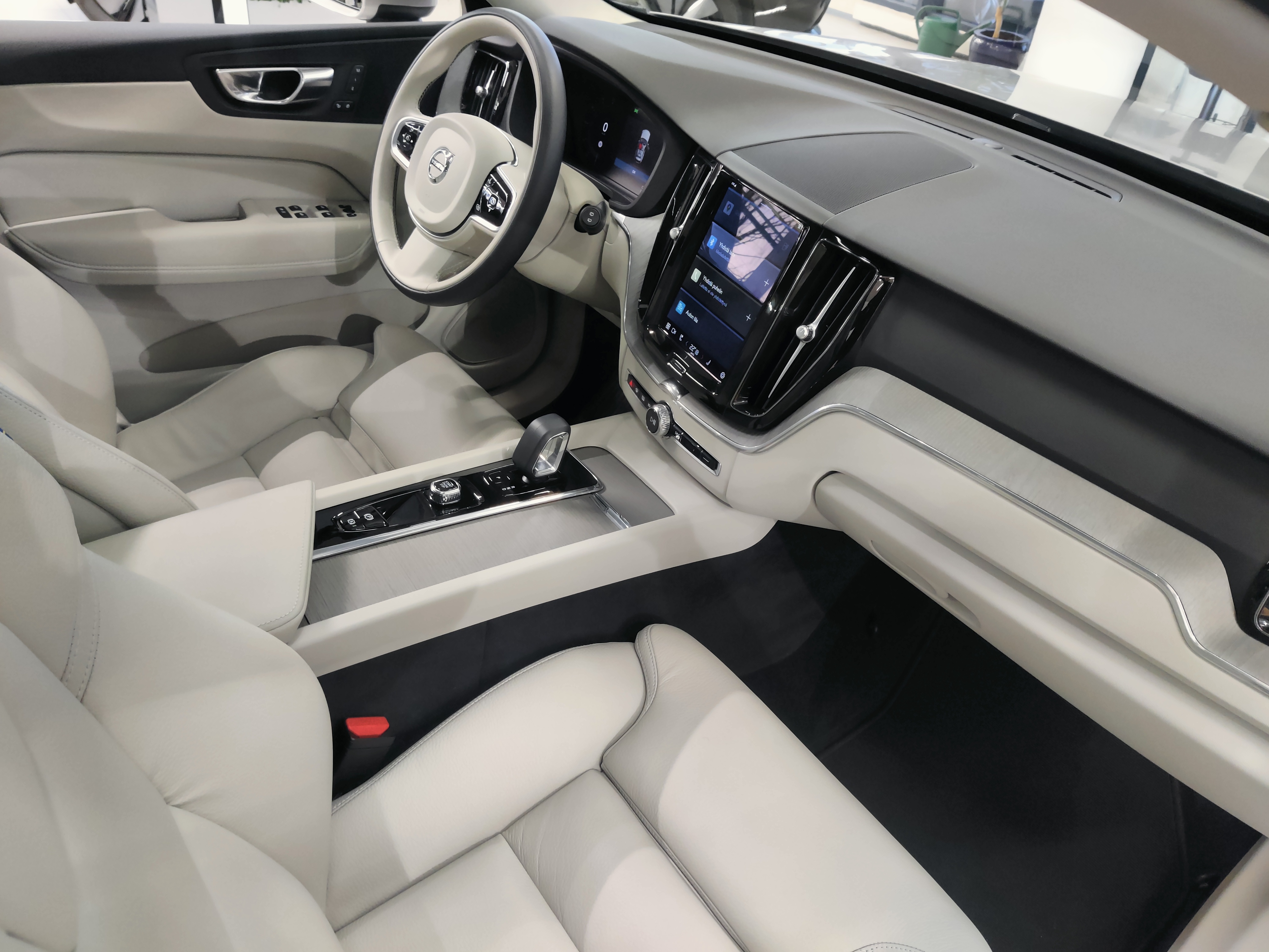Volvo XC60 T8 AWD LONG RANGE PLUS BRIGHTTAKUU 24KK/40TKM