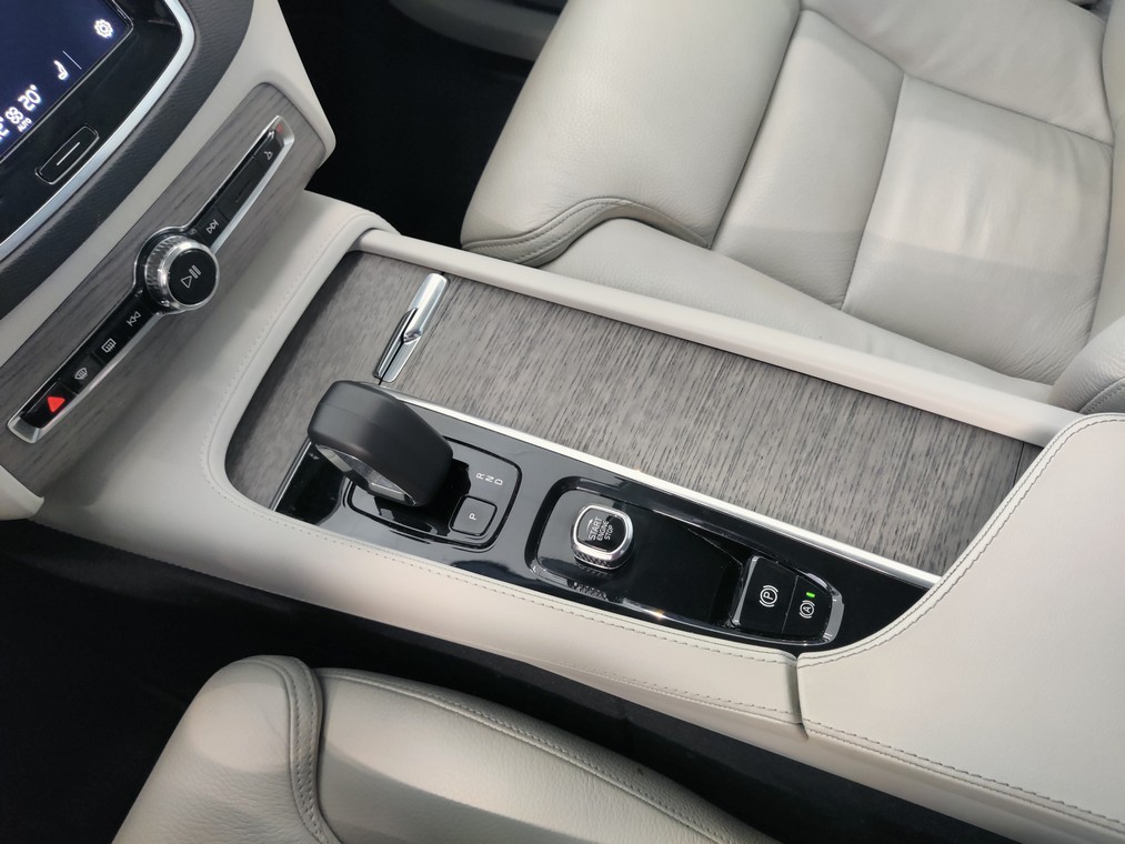 Volvo XC90 T8 AWD LONG RANGE PLUS BRIGHT. TAKUU 24KK/40TKM