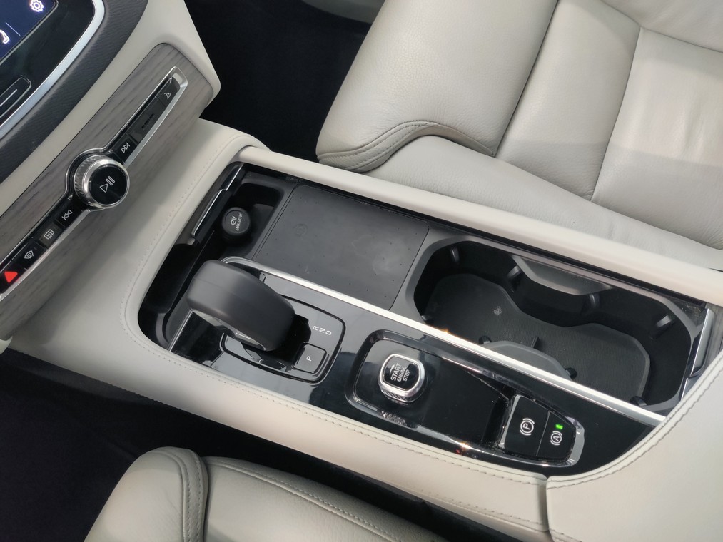 Volvo XC90 T8 AWD LONG RANGE PLUS BRIGHT. TAKUU 24KK/40TKM