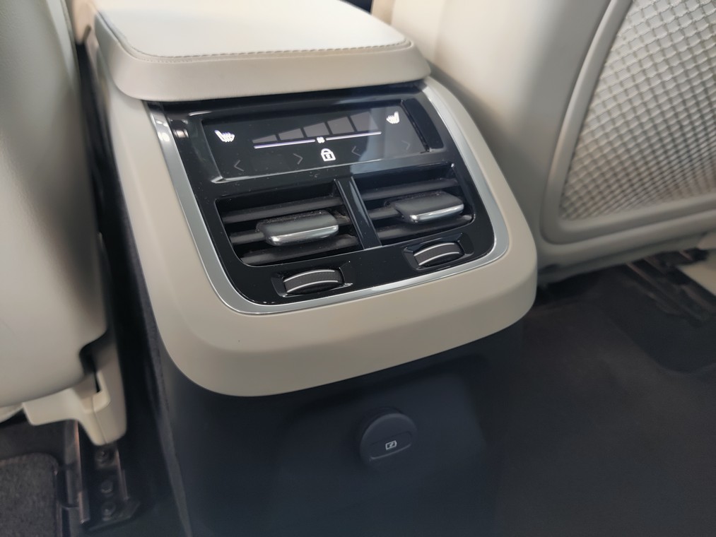 Volvo XC90 T8 AWD LONG RANGE PLUS BRIGHT. TAKUU 24KK/40TKM