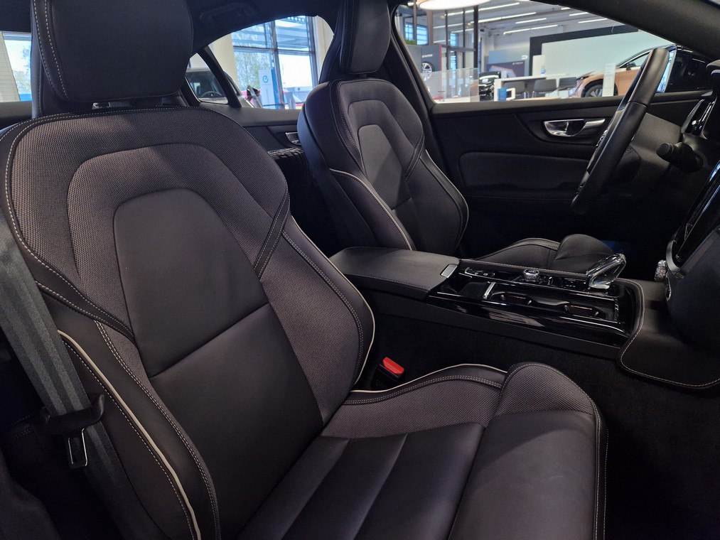 Volvo S60 T8 AWD LONG RANGE PLUS DARK TAKUU 24KK/40TKM