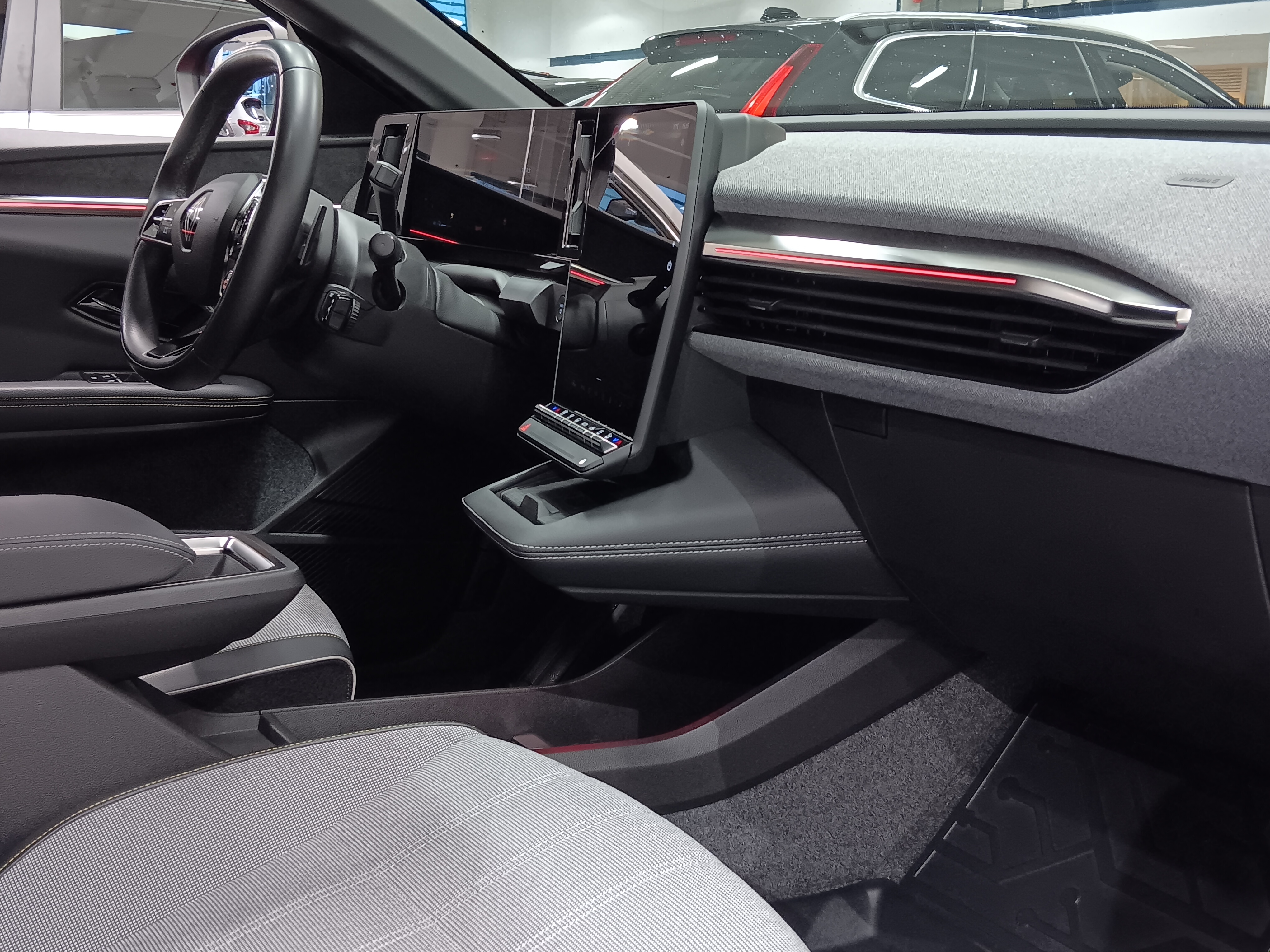 Renault MEGANE E-TECH ELECTRIC 60KWH 220HV TECHNO TAKUU 24KK/40TK