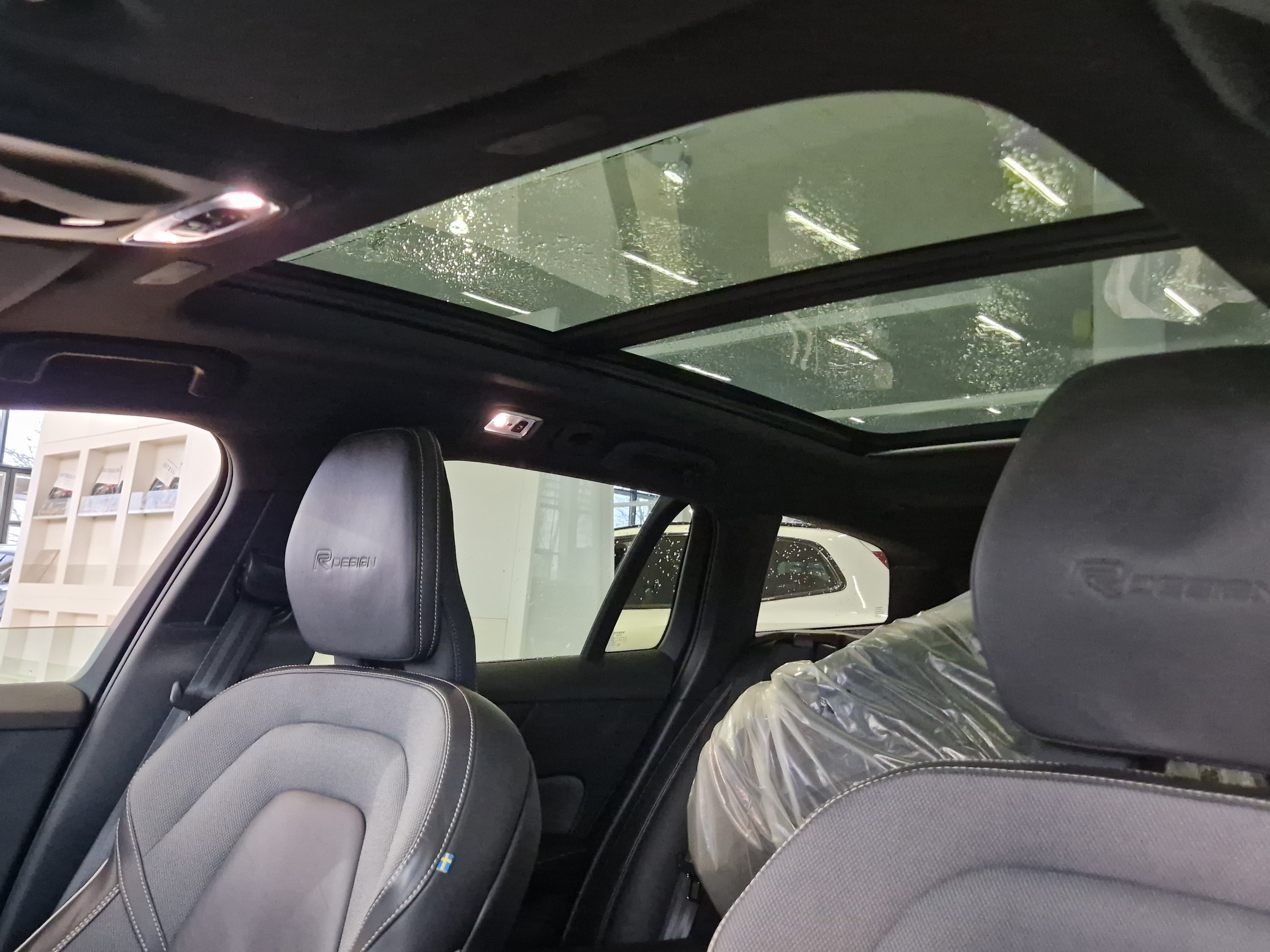 Volvo V60 T8 AWD R-DESIGN