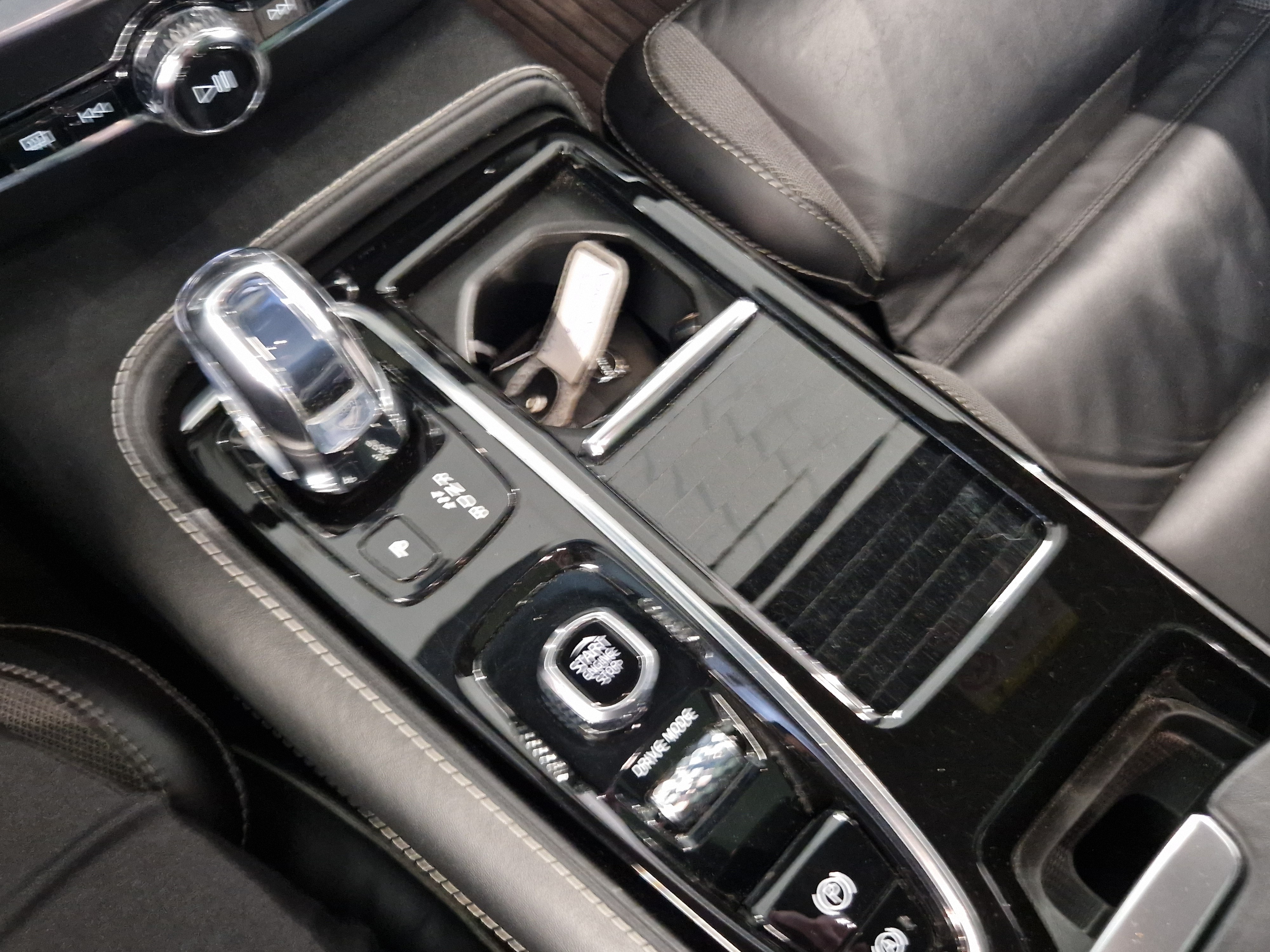 Volvo V60 T8 AWD R-DESIGN