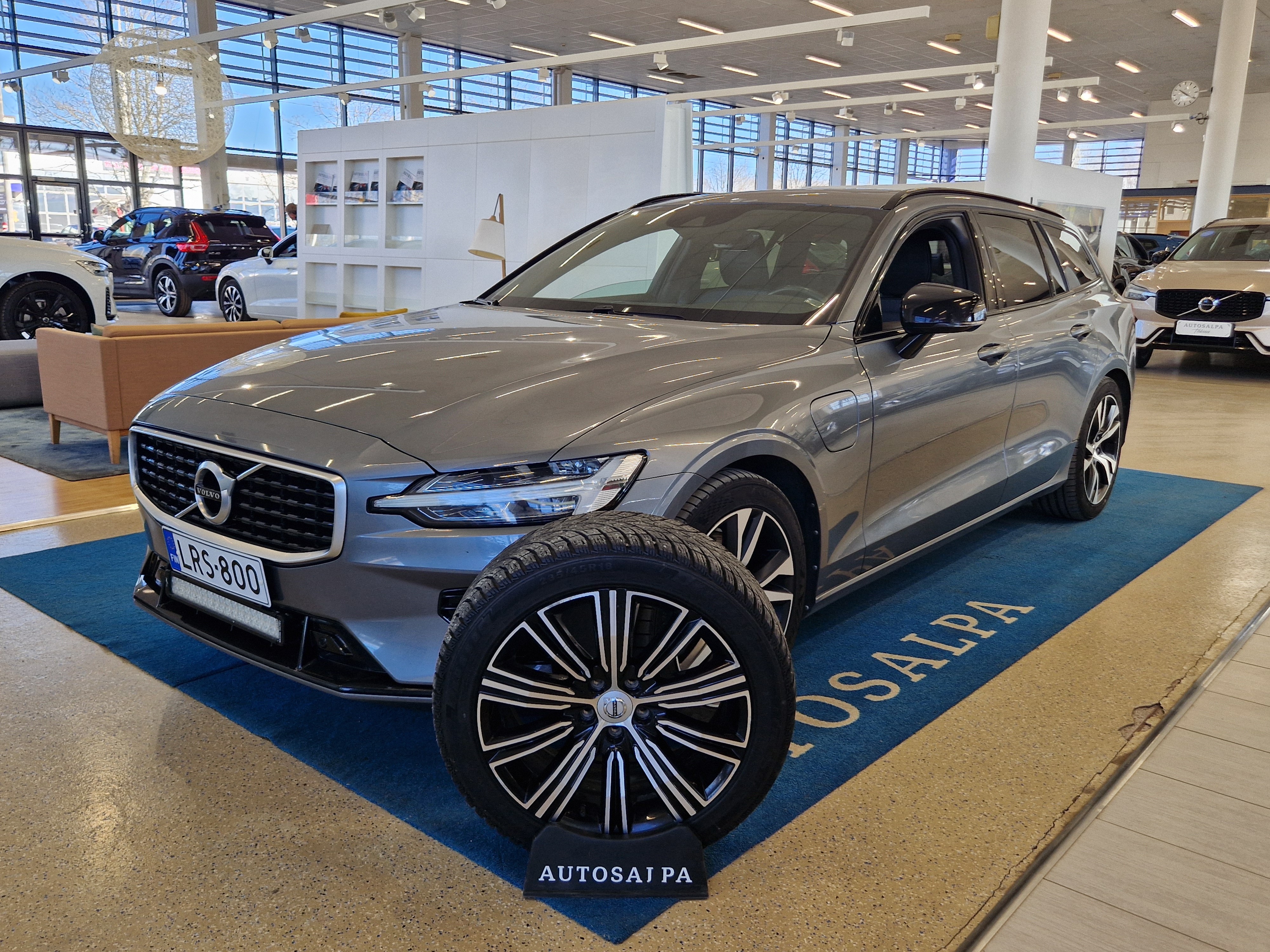 Volvo V60 T8 AWD R-DESIGN