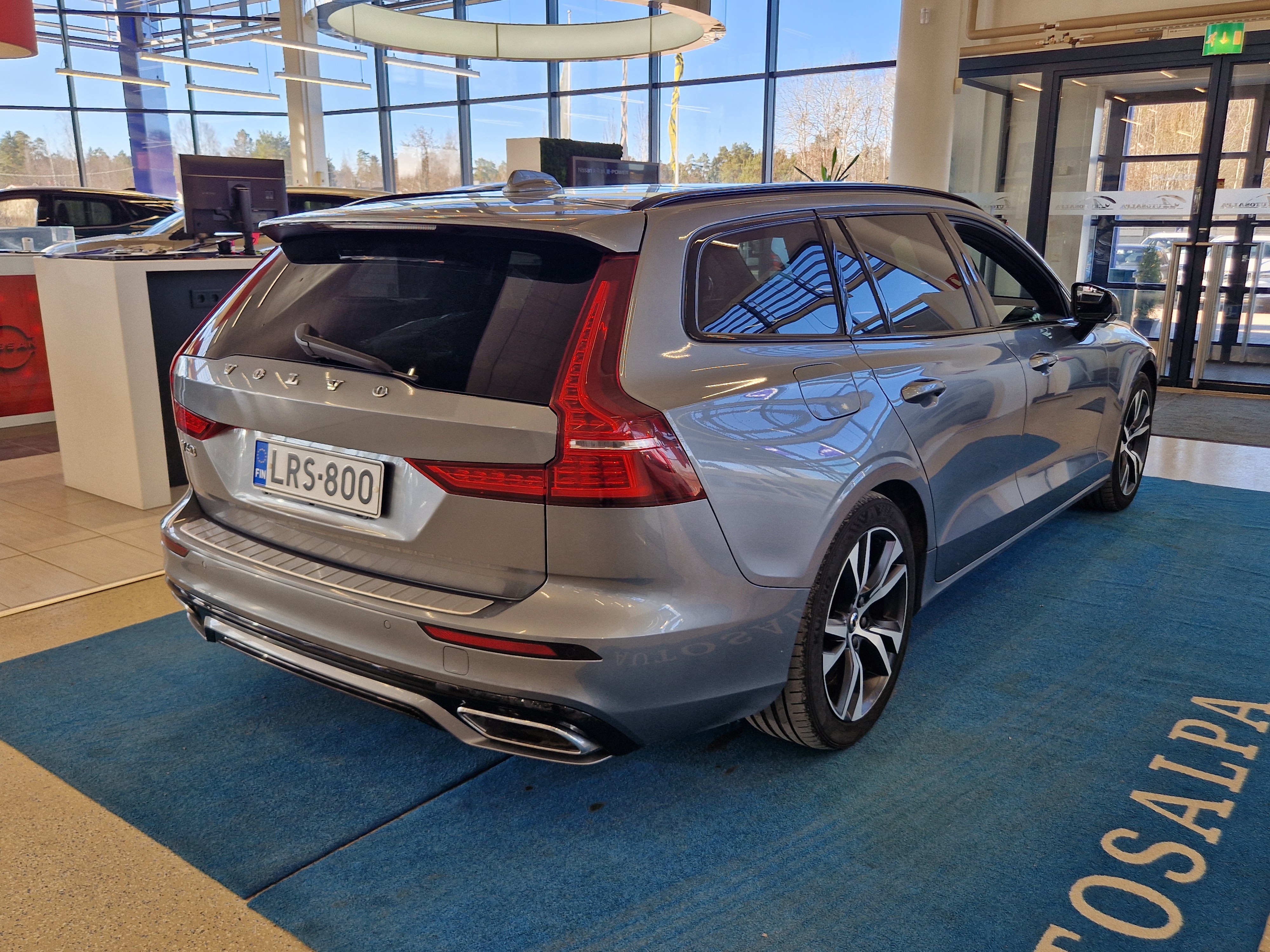 Volvo V60 T8 AWD R-DESIGN
