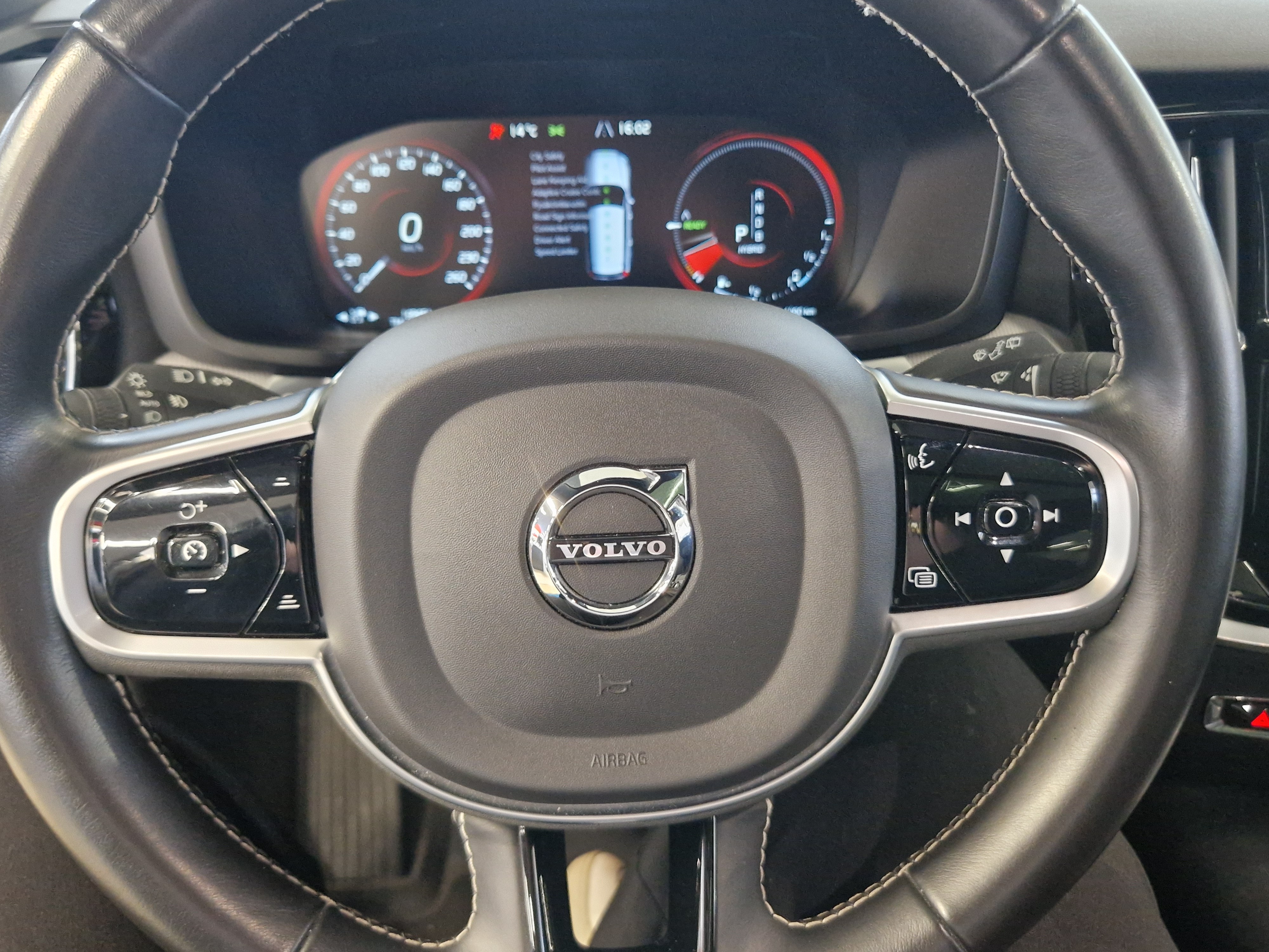 Volvo V60 T8 AWD R-DESIGN