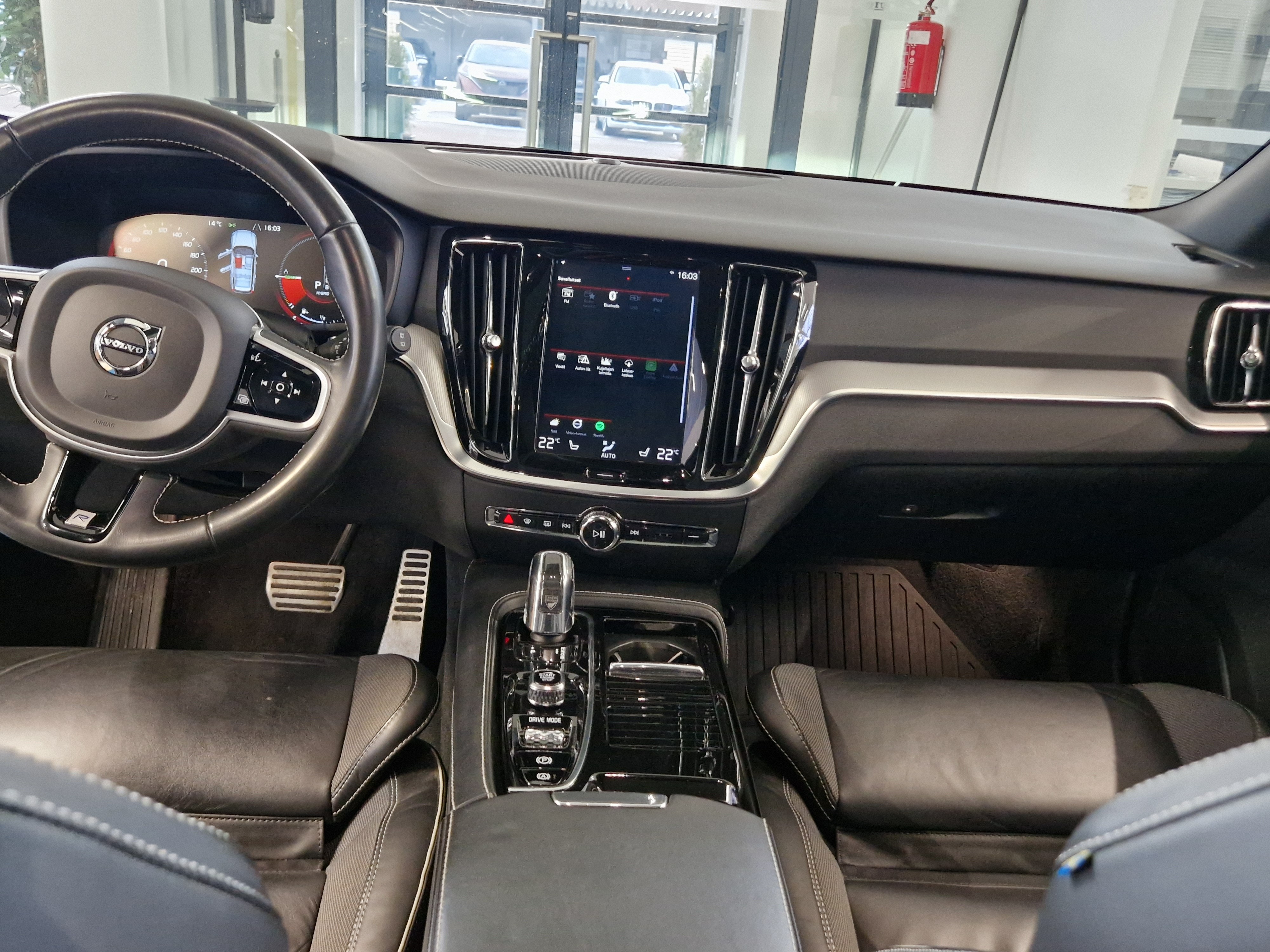 Volvo V60 T8 AWD R-DESIGN