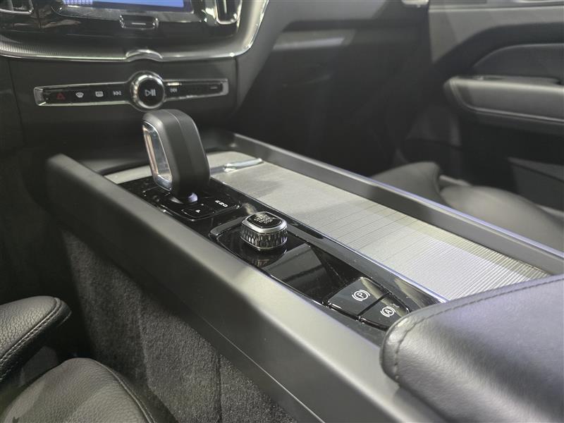 Volvo XC60 T8 AWD LONG RANGE PLUS BRIGHT TAKUU 24KK/40TKM