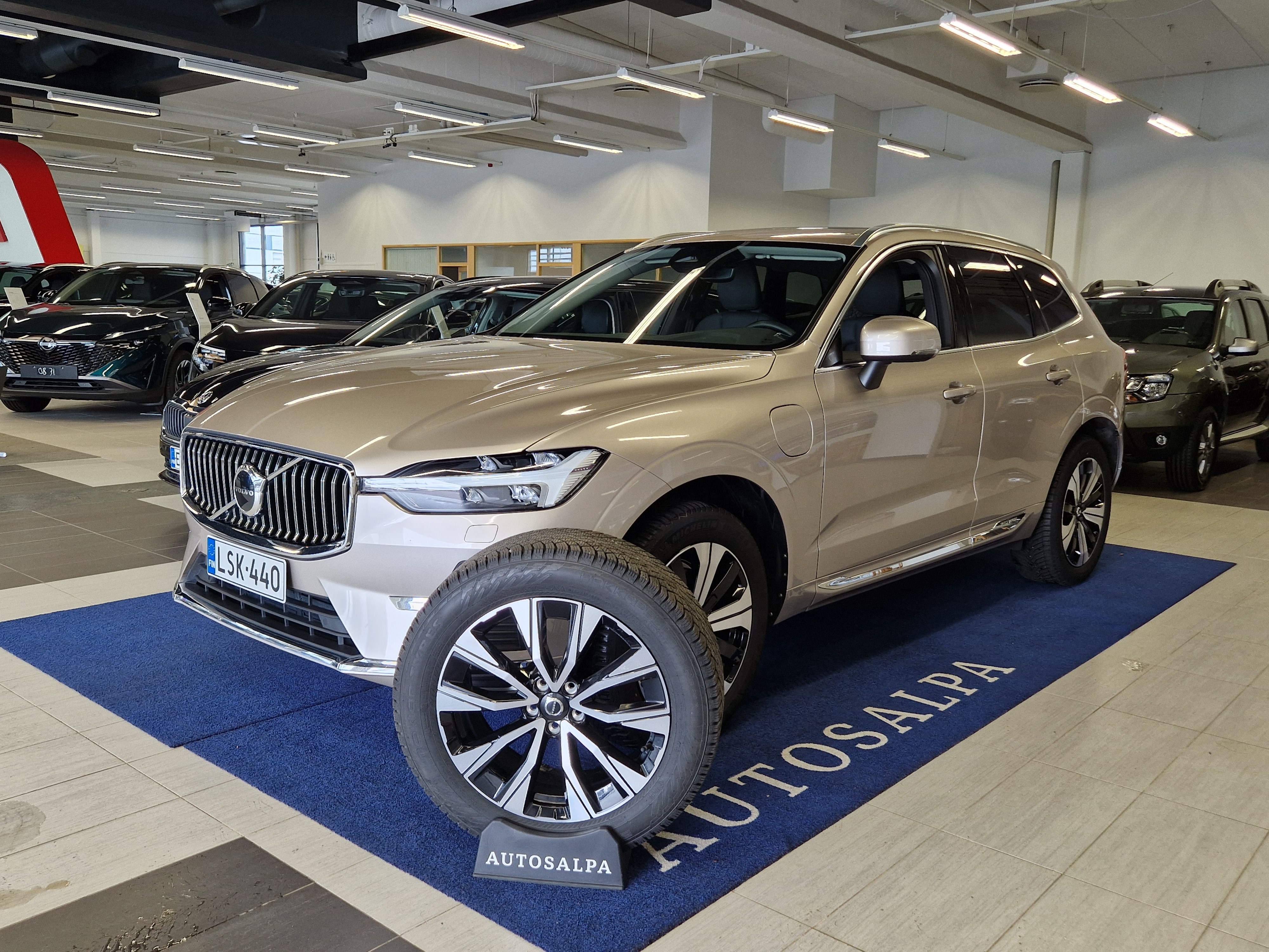 Volvo XC60 T8 AWD Long Range Plus Bright 2024, bild 2/22