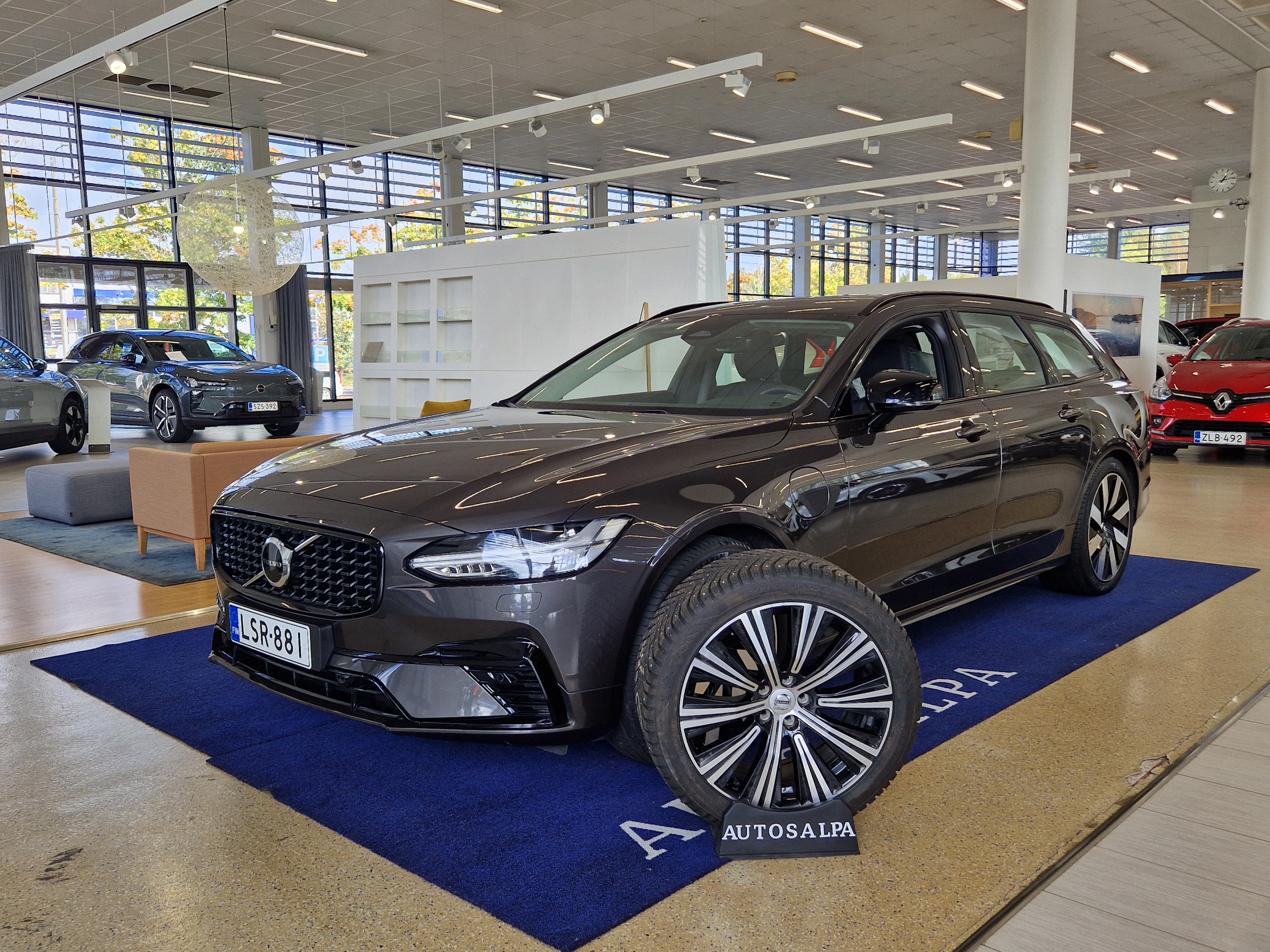 Volvo V90 T6 AWD Long Range Plus Dark 2025, kuva 2/17