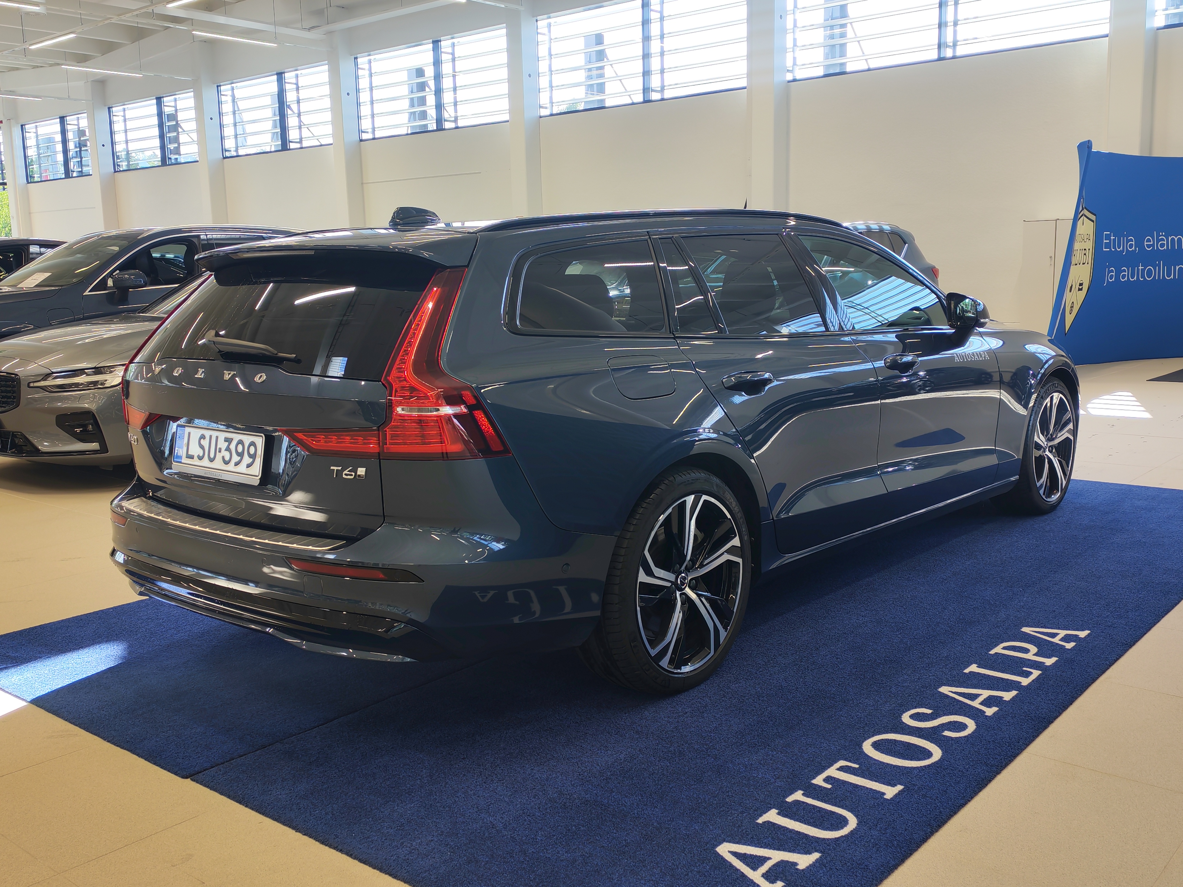 Volvo V60 T6 AWD LONG RANGE PLUS PRO DARK AUT.