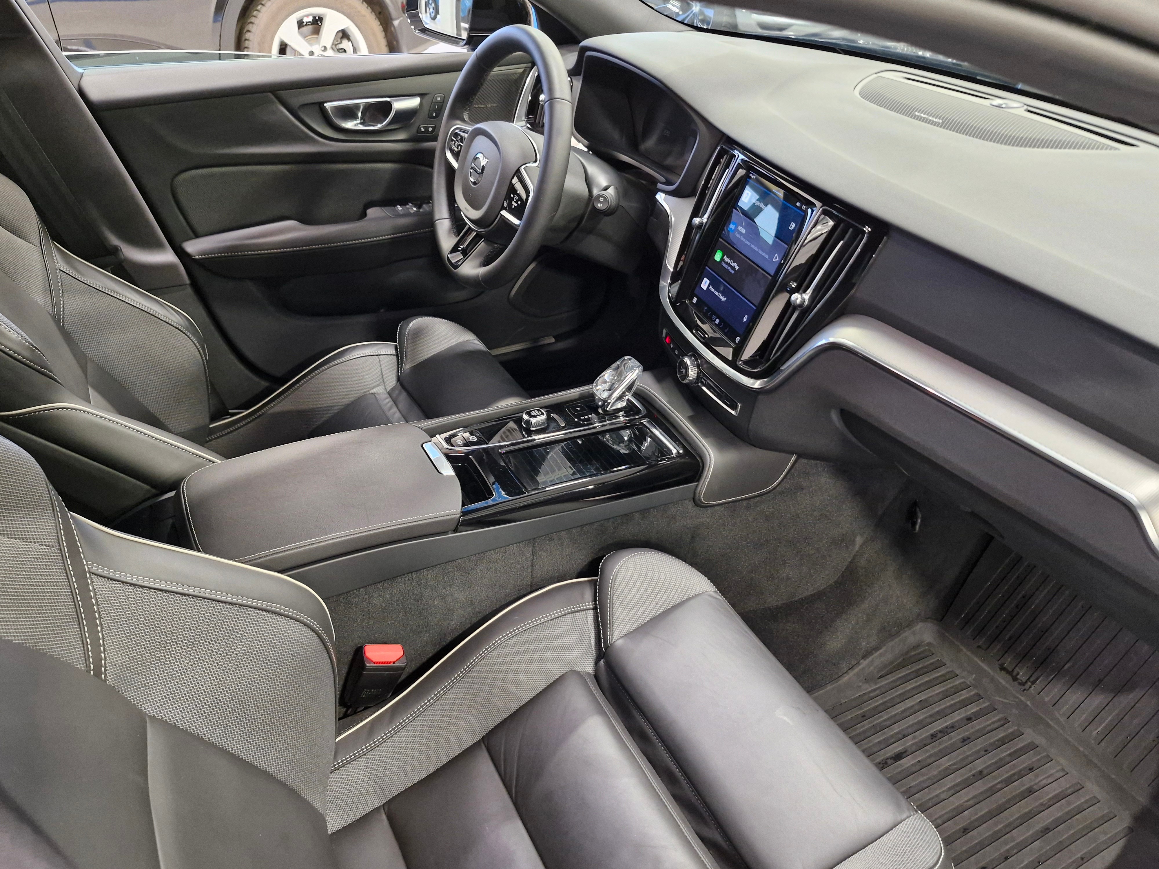 Volvo V60 T6 AWD LONG RANGE PLUS PRO DARK AUT.