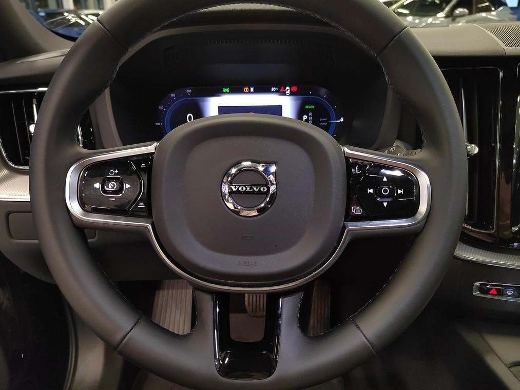 Volvo XC60 T6 AWD LONG RANGE PLUS DARK.TAKUU 24KK/40TKM.