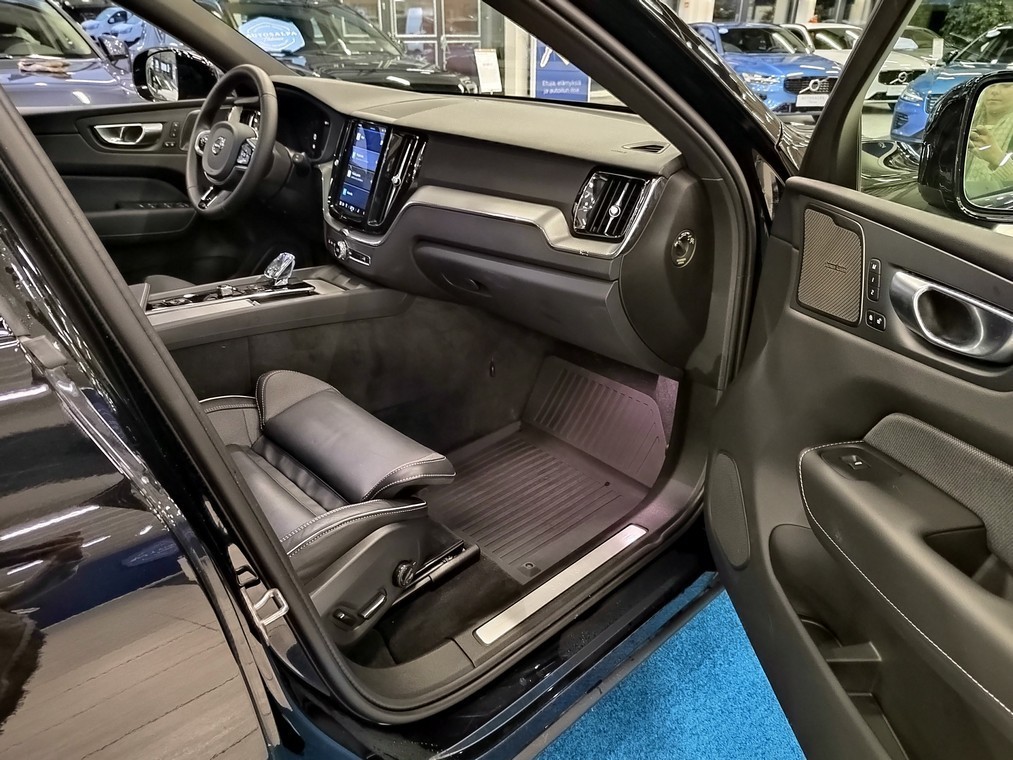Volvo XC60 T6 AWD LONG RANGE PLUS DARK.TAKUU 24KK/40TKM.