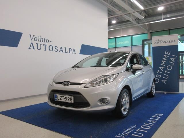 ford FIESTA 1,25 82 HV TITANIUM M5 5-OVINEN