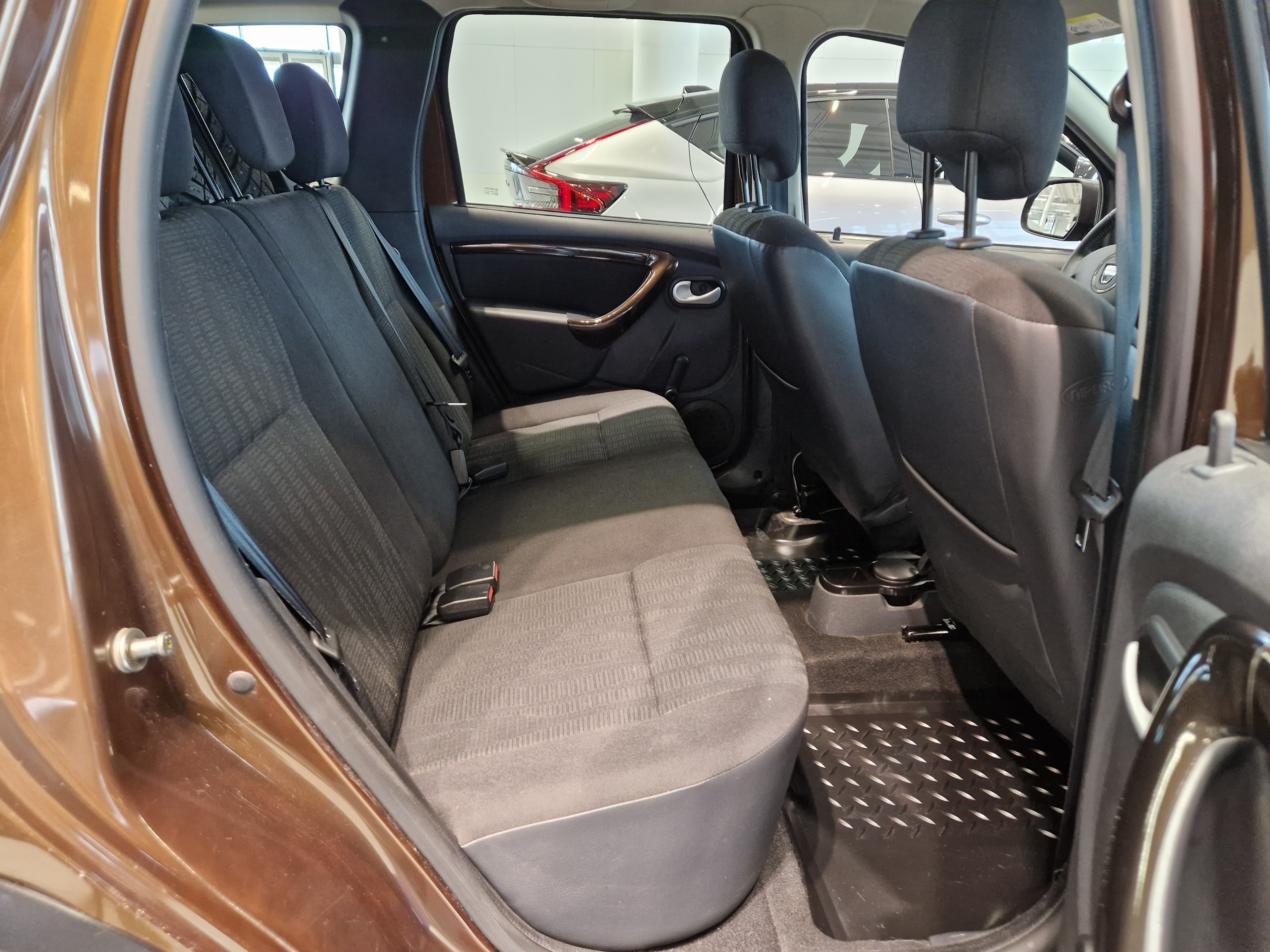 Dacia DUSTER 1,6 16V 4X4 LAUREATE