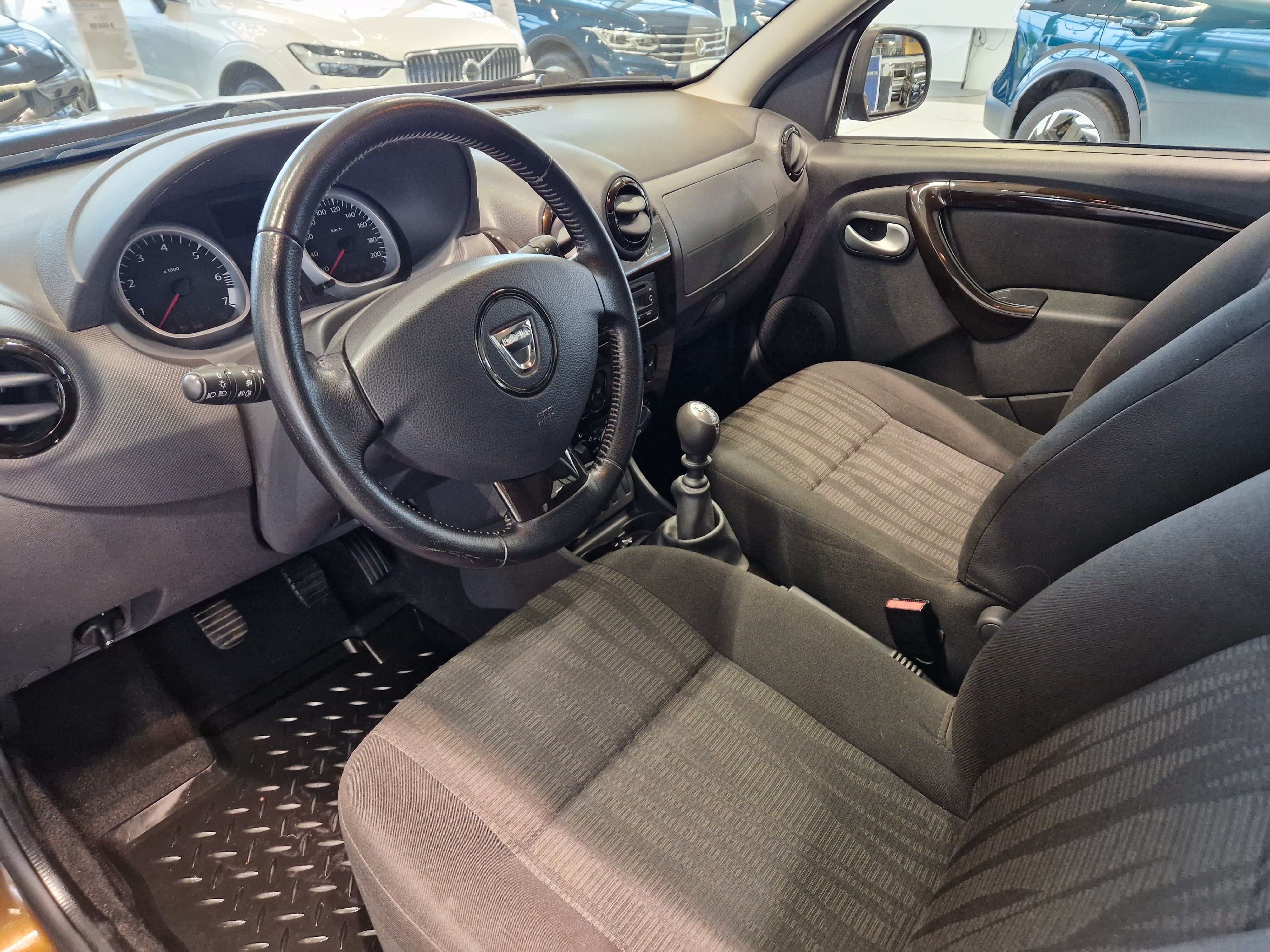 Dacia DUSTER 1,6 16V 4X4 LAUREATE