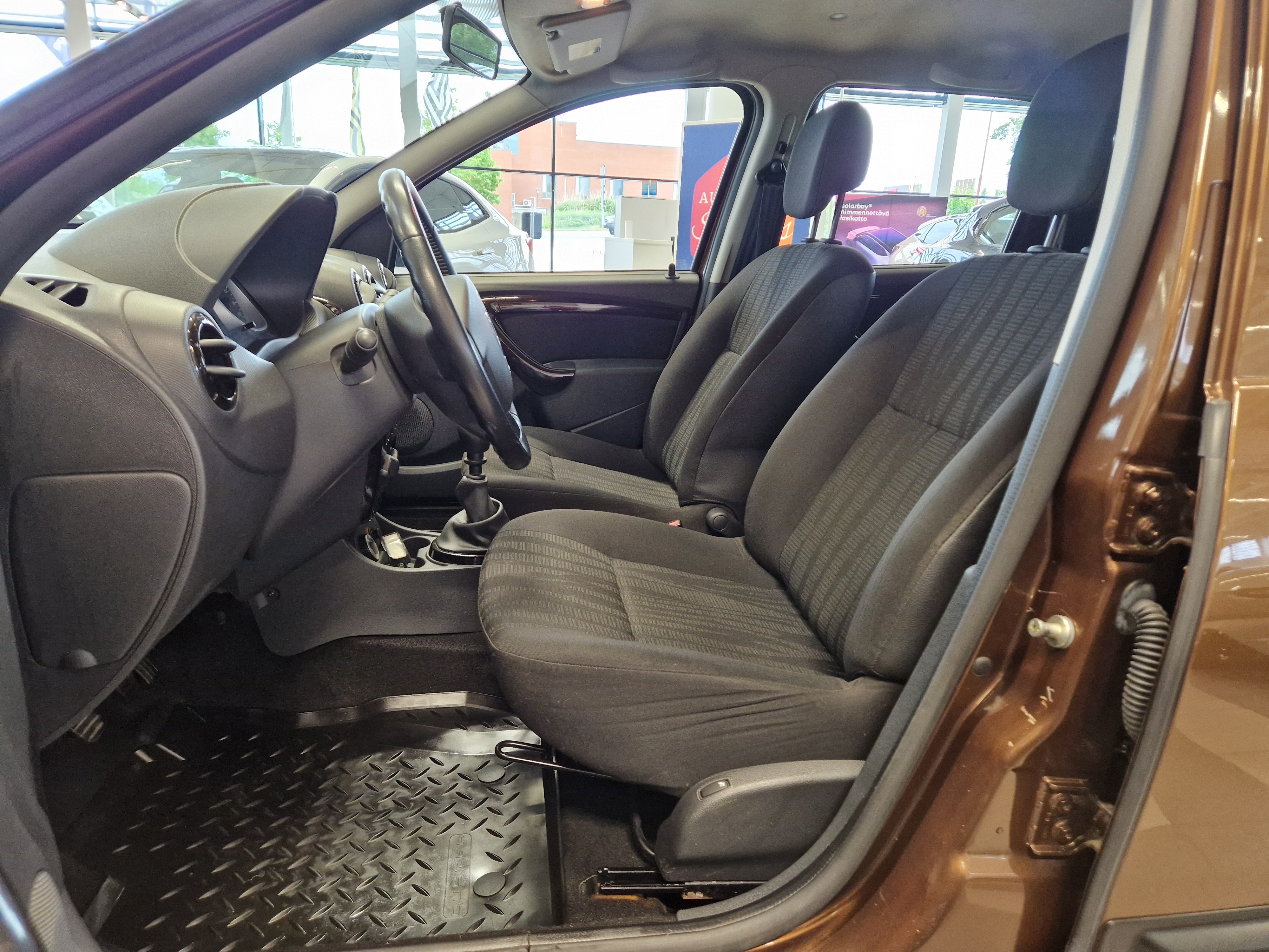 Dacia DUSTER 1,6 16V 4X4 LAUREATE