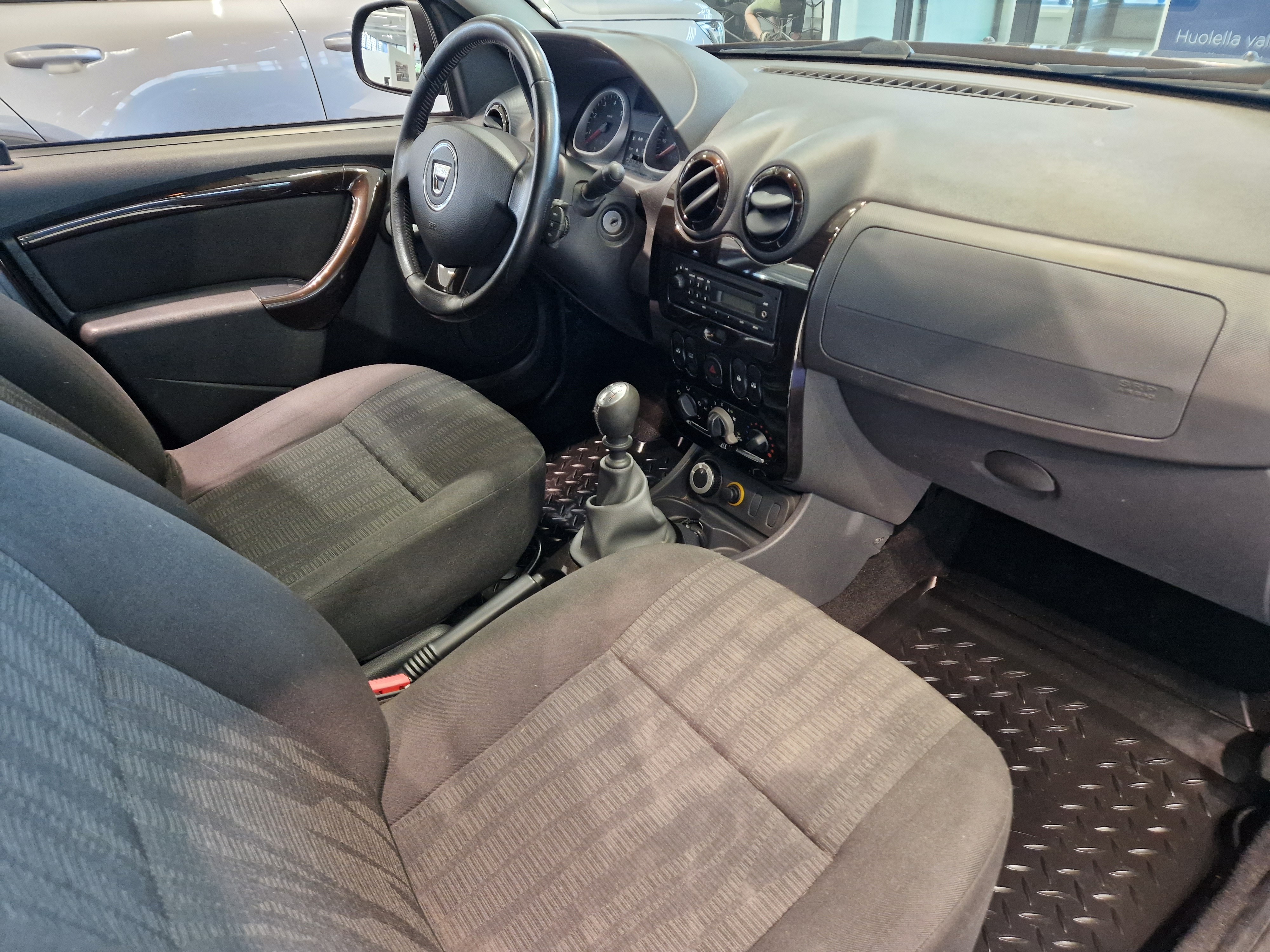 Dacia DUSTER 1,6 16V 4X4 LAUREATE