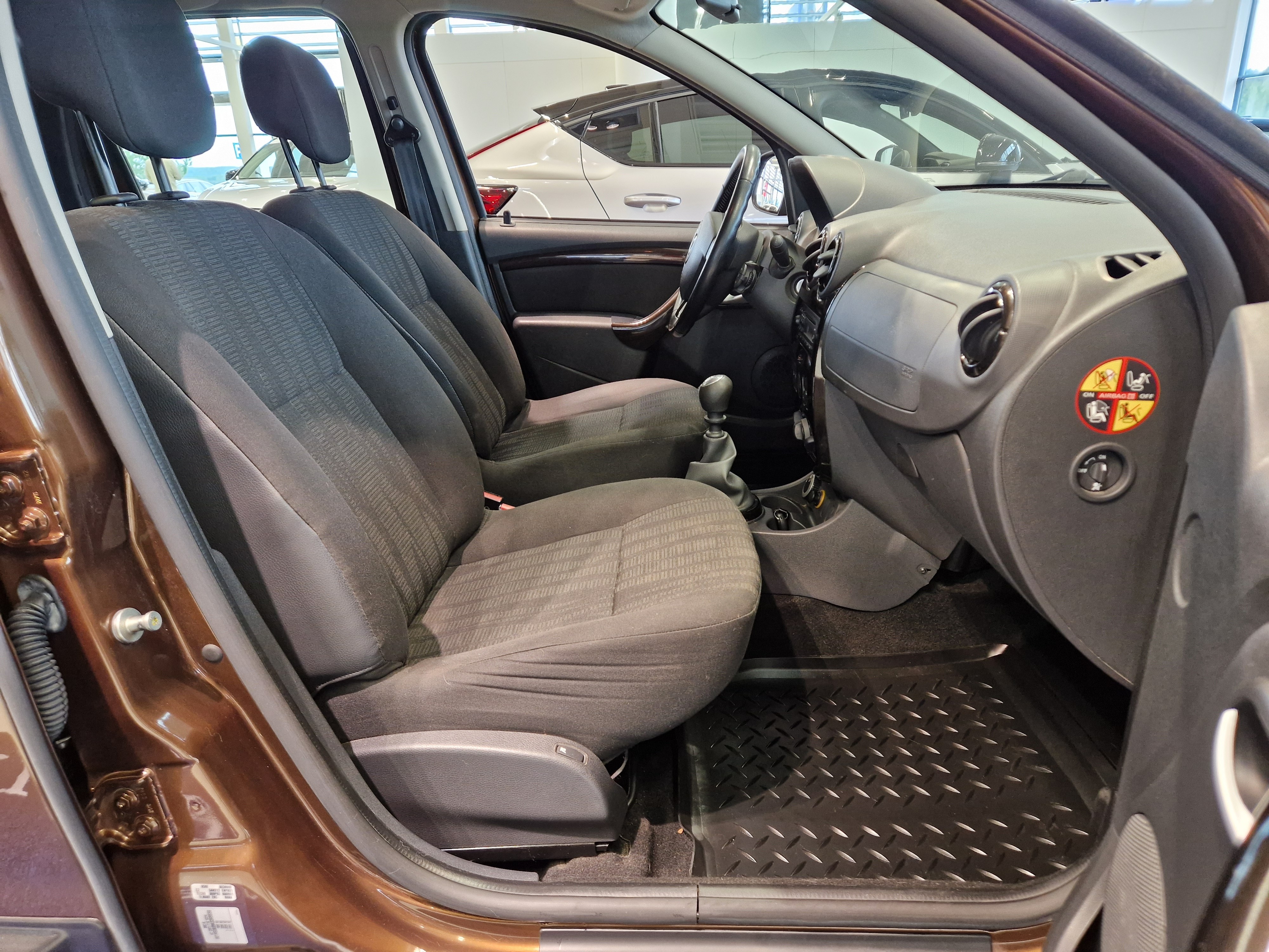 Dacia DUSTER 1,6 16V 4X4 LAUREATE
