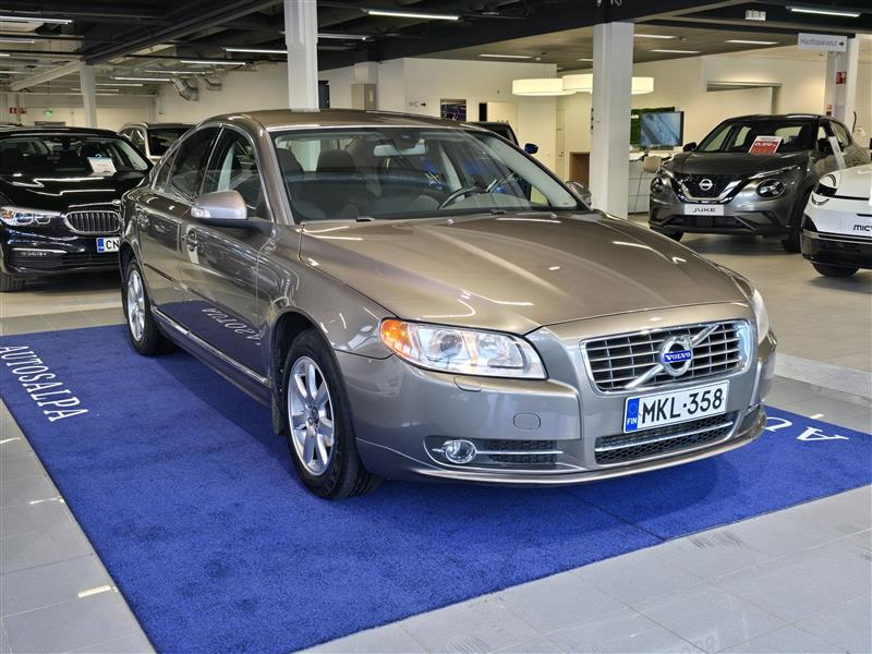 Volvo S80 T4 Momentum aut. 2011, kuva 2/25