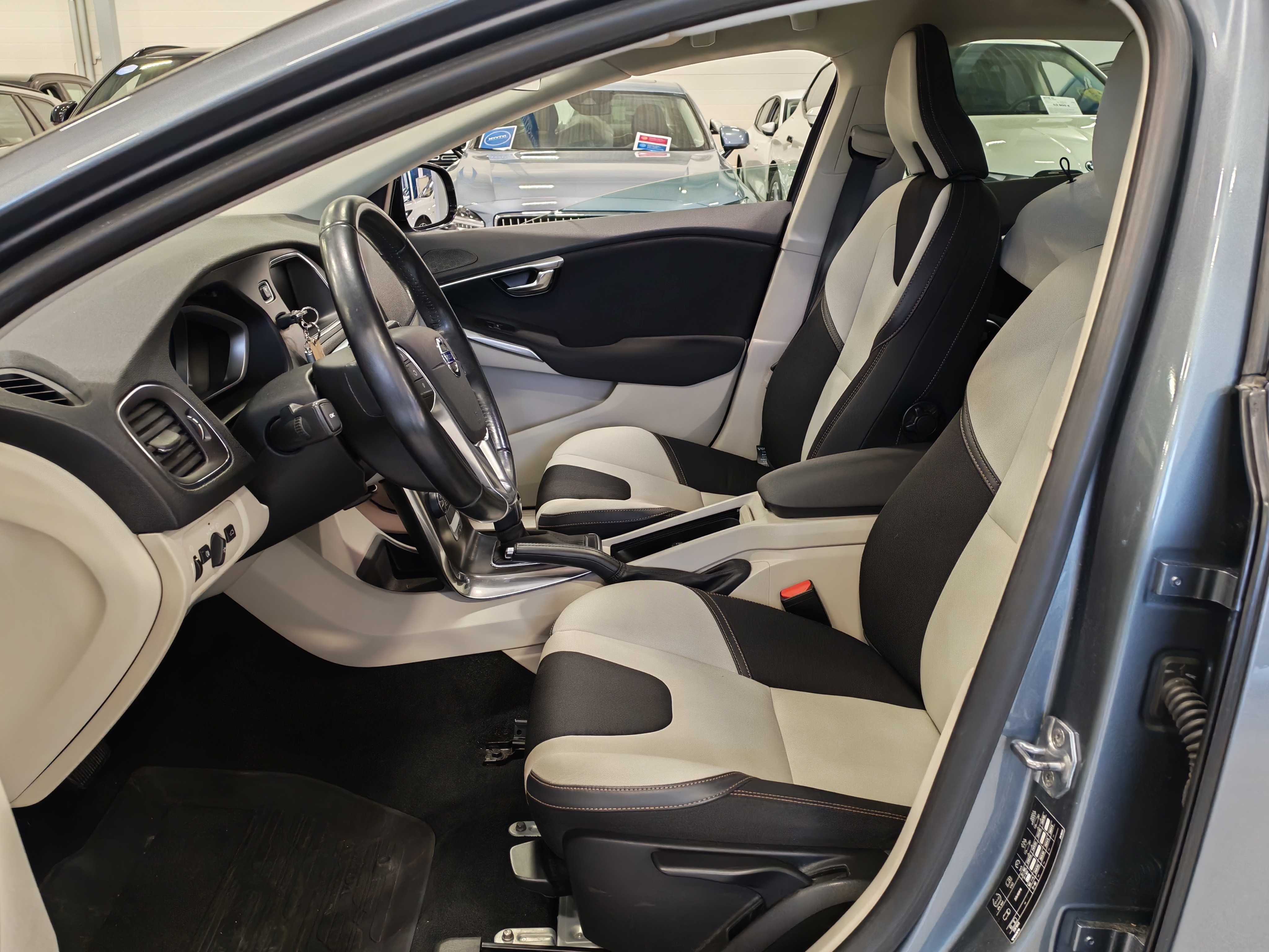 Volvo V40 CROSS COUNTRY D2 BUSINESS AUT